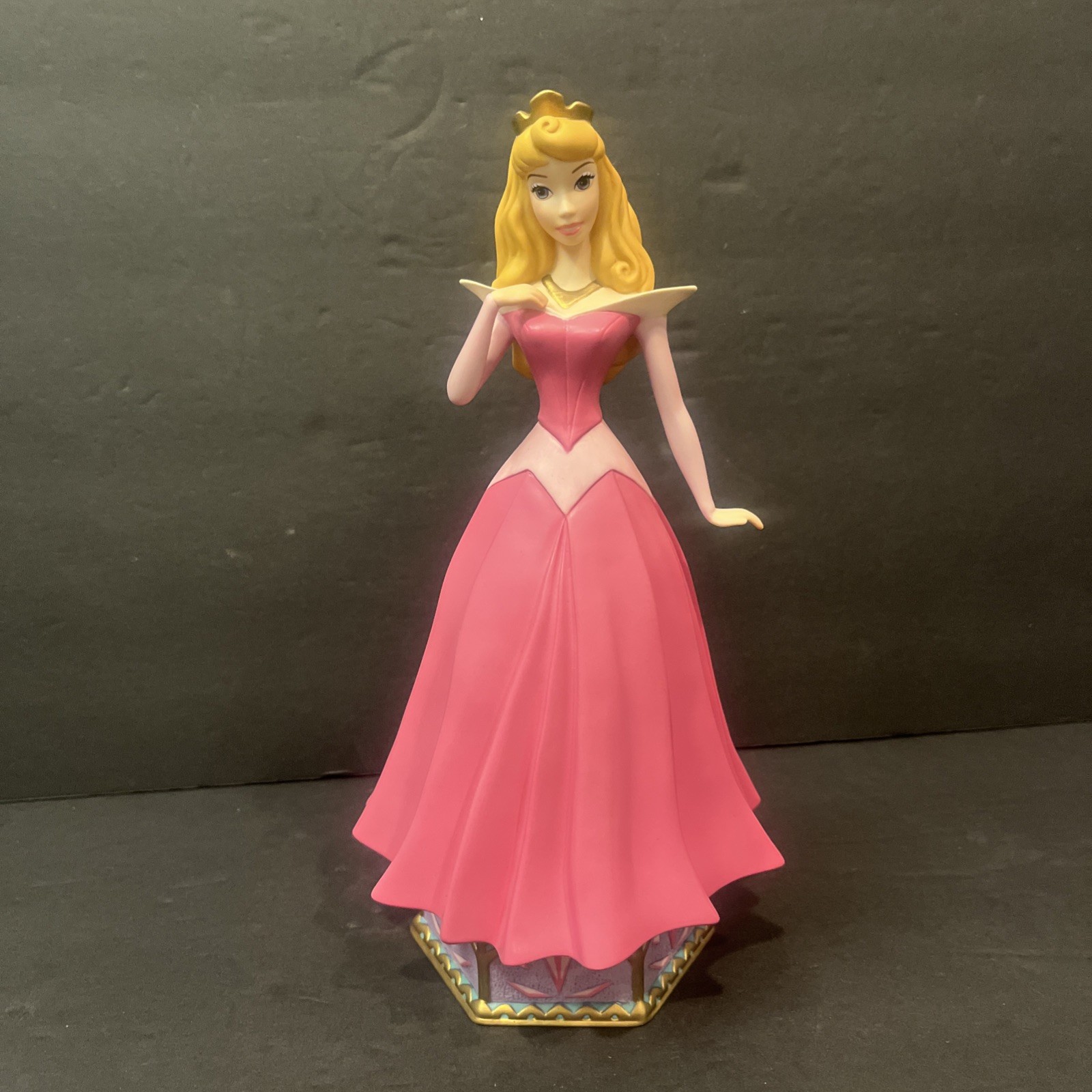 DISNEY SLEEPING BEAUTY MUSICAL LIMITED EDITION FIGURINE PRINCESS AURORA 908/5000 DISNEY SLEEPING BEAUTY MUSICAL LIMITED EDITION FIGURINE PRINCESS AURORA 908/5000