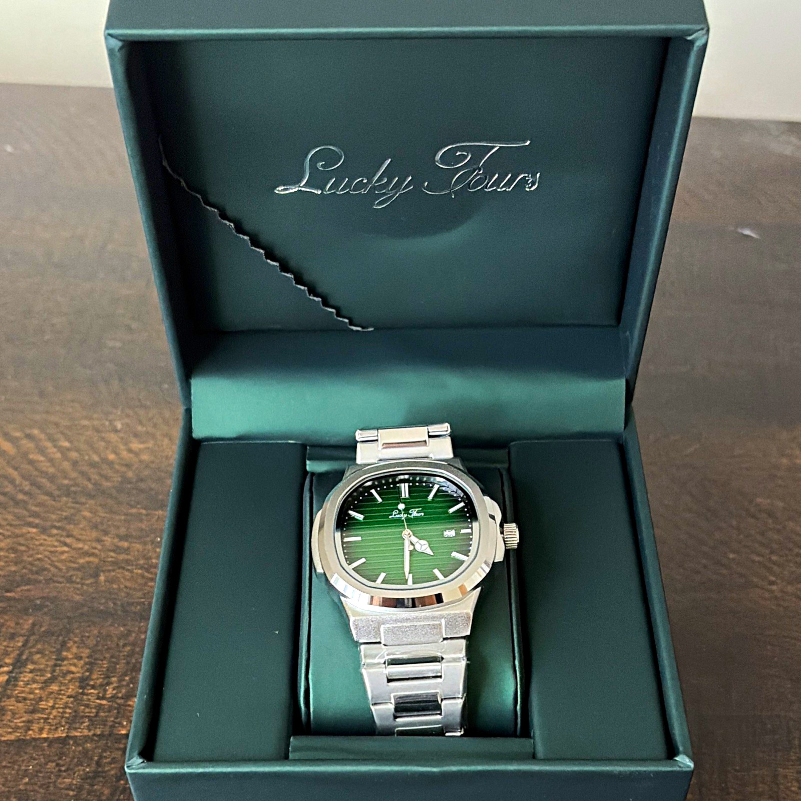 Lucky Fours Green Dial Quartz Watch 40mm Silver Stainless Steel Date w/Box Lucky Fours Green Dial Quartz Watch 40mm Silver Stainless Steel Date w/Box