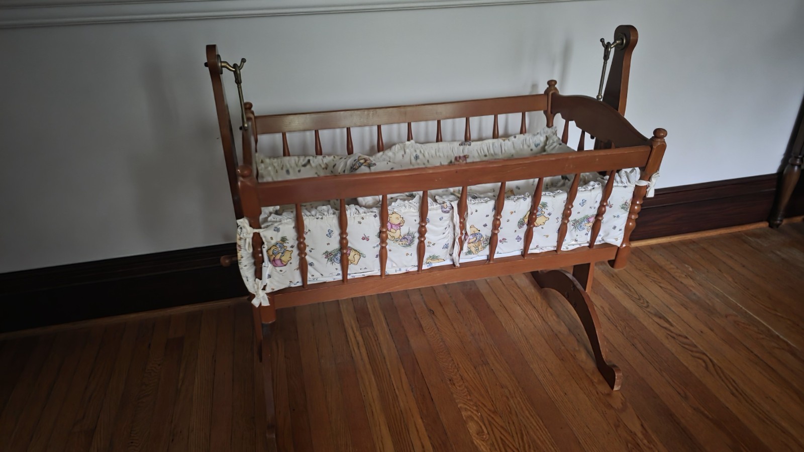 Vintage Wood Maple Swing Rocking Baby Bassinet Cradle Crib Mattress & Covers Vintage Wood Maple Swing Rocking Baby Bassinet Cradle Crib Mattress & Covers