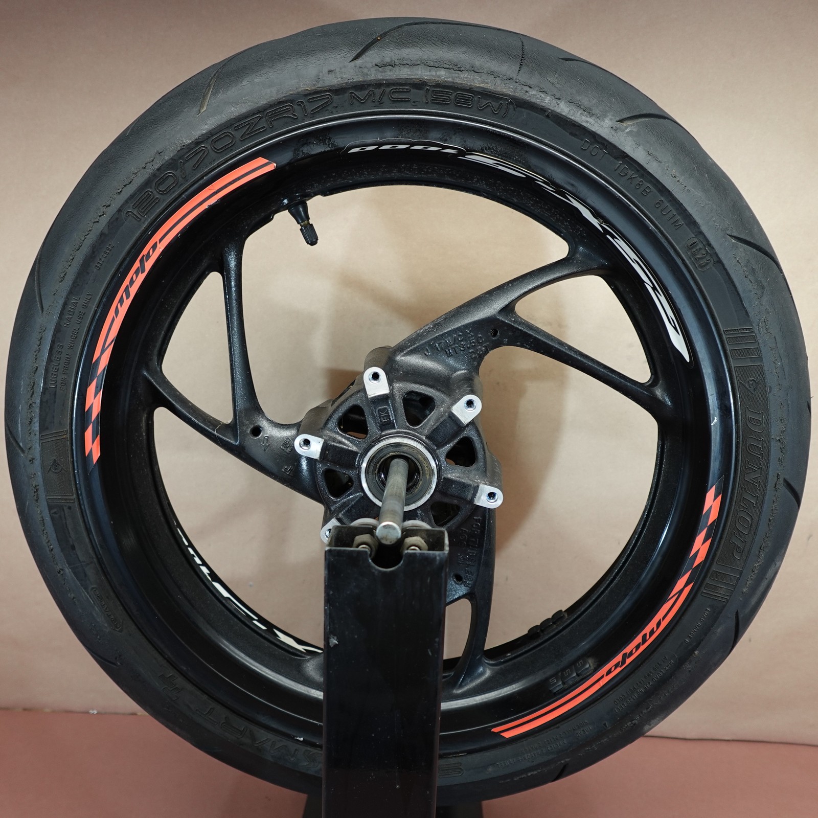 2016-2020 Suzuki GSX-S1000 S1000 Front DUNLOP Tire Rim Wheel 120/70 ZR17 2016-2020 Suzuki GSX-S1000 S1000 Front DUNLOP Tire Rim Wheel 120/70 ZR17
