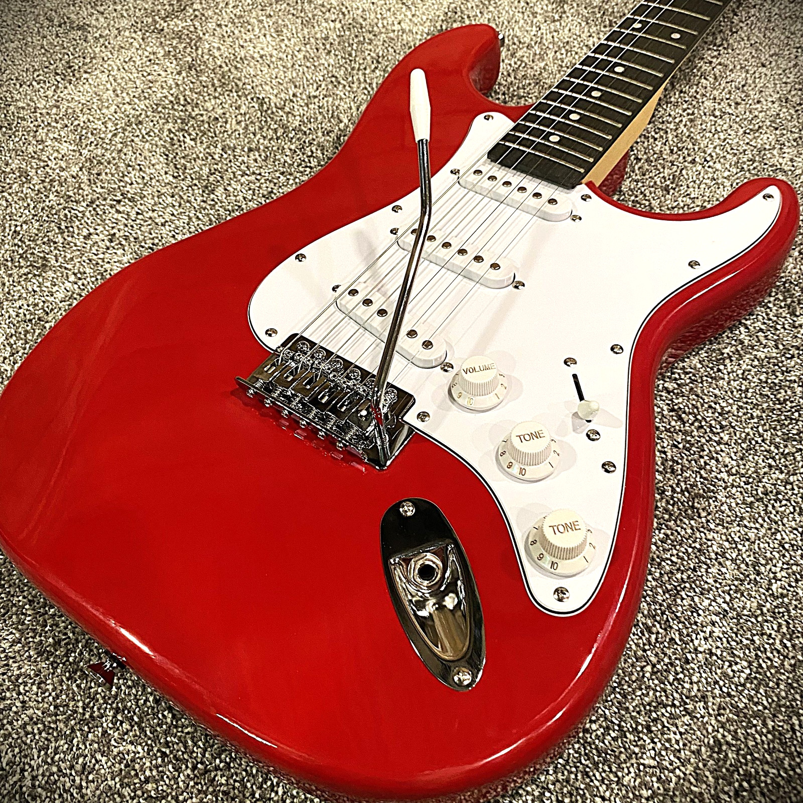 Red Electric Guitar (Full-Size) Rosewood Fretboard, Maple Neck, Double Cutaway