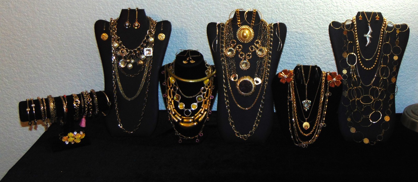 Vintage & Modern Assorted Gold Tone Jewelry lot- very nice