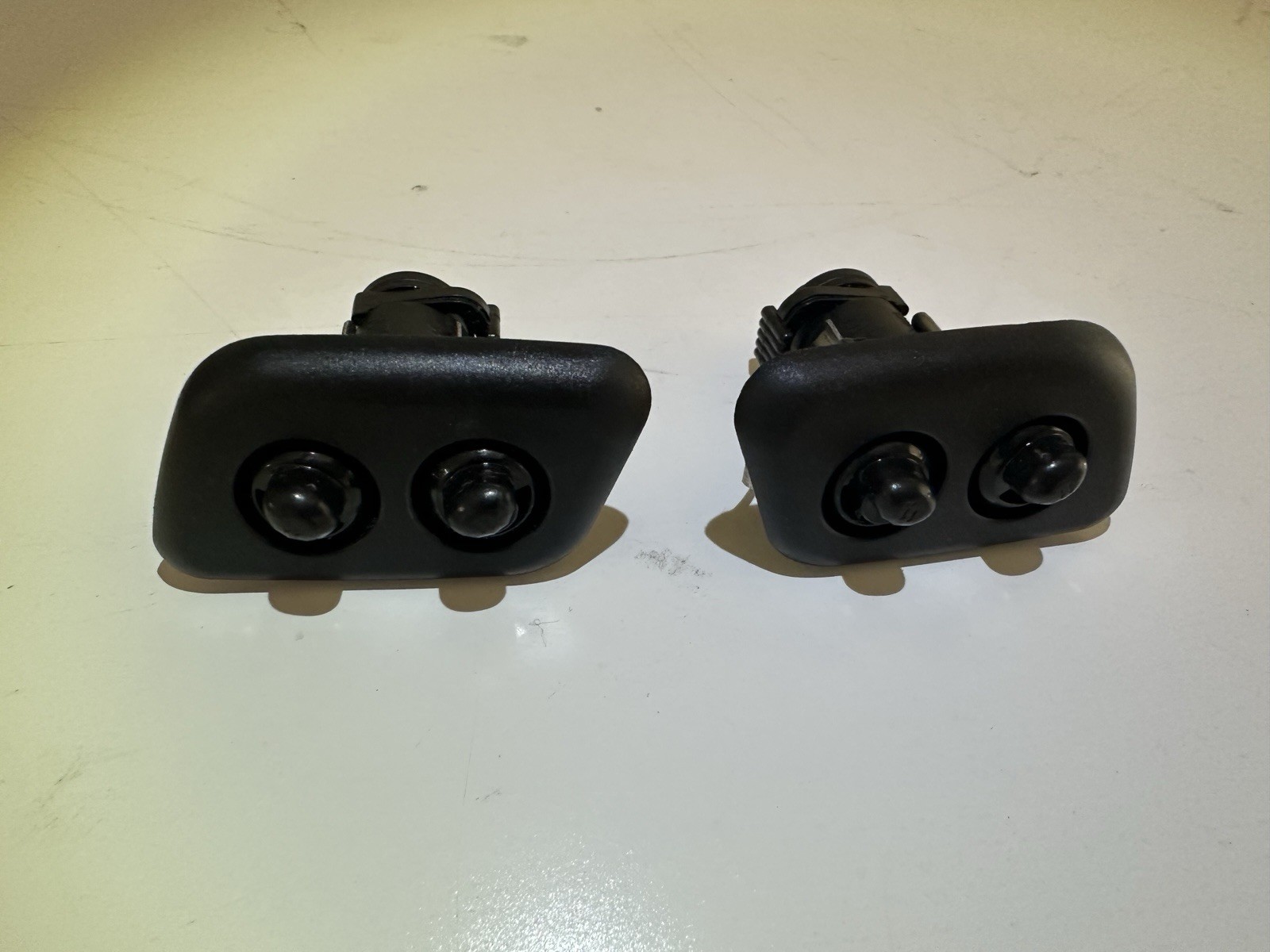 BMW E39 525I & Legt And Right Headlight Washer Nozzles 61678360661 61678360662 BMW E39 525I & Legt And Right Headlight Washer Nozzles 61678360661 61678360662