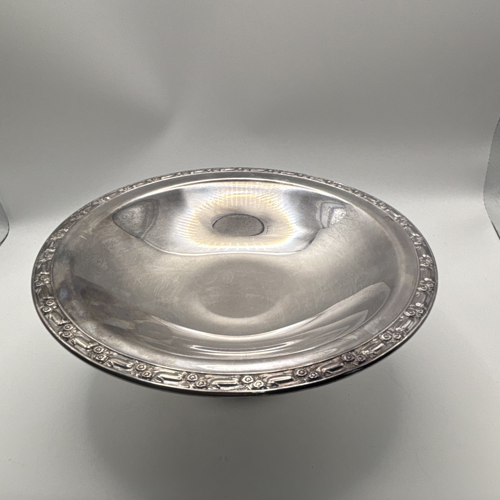 Vintage Oneida Silversmiths Silverplate Pedestal Compote Bowl Floral Rim Vintage Oneida Silversmiths Silverplate Pedestal Compote Bowl Floral Rim