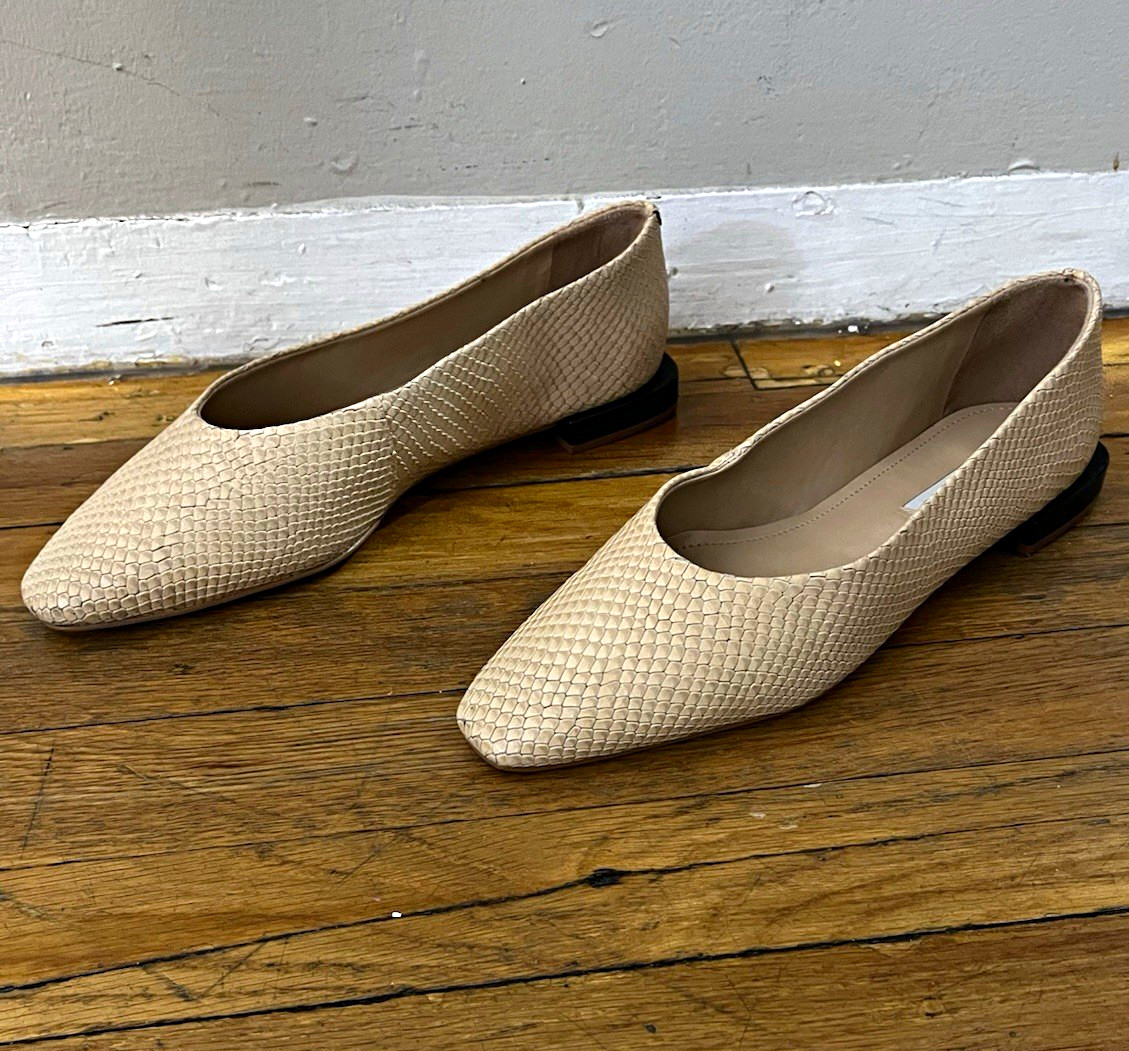 Saks Fifth Avenue Women’s Beige Snakeskin Textured Slip-On Pointed Flats Saks Fifth Avenue Women’s Beige Snakeskin Textured Slip-On Pointed Flats