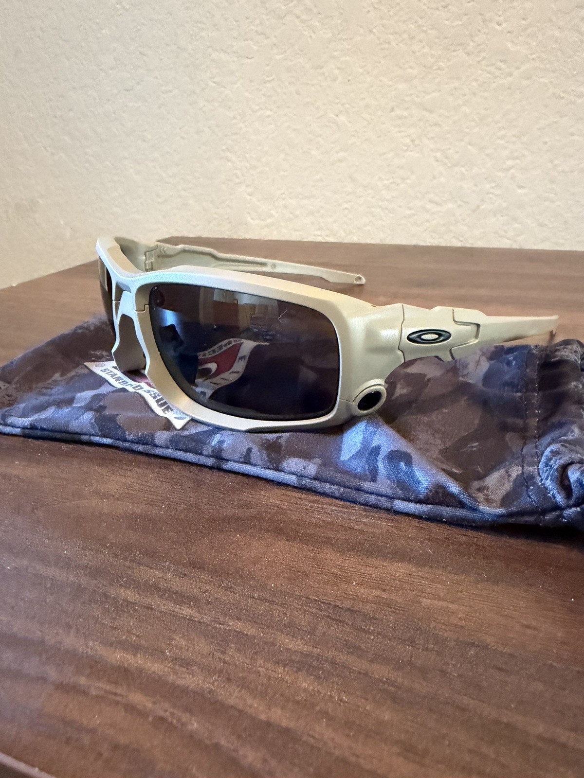 Oakley SI Shocktube Sunglasses Mens 61-17-132 Beige Gray Tinted Wrap OO9329-04 Oakley SI Shocktube Sunglasses Mens 61-17-132 Beige Gray Tinted Wrap OO9329-04