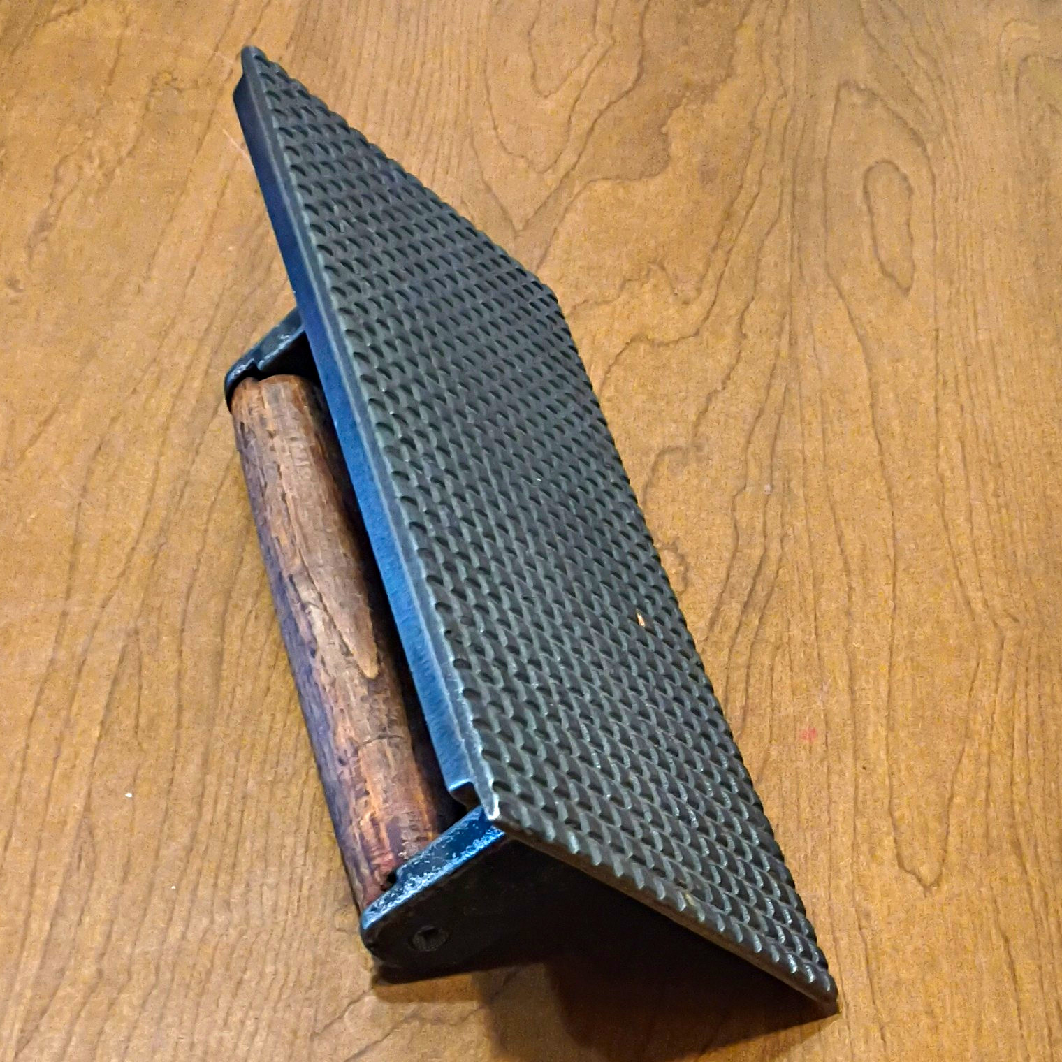 Vintage Metal Trowel w/ Textured Surface, Wood Handle, Black/Brown, 1pc Vintage Metal Trowel w/ Textured Surface, Wood Handle, Black/Brown, 1pc