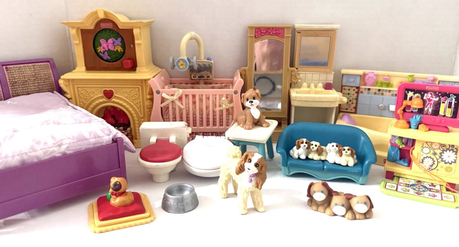 Fisher Price Loving Family Dogs Puppies Crib Fireplace Sofa Mirror Bathtub Bed + Fisher Price Loving Family Dogs Puppies Crib Fireplace Sofa Mirror Bathtub Bed +