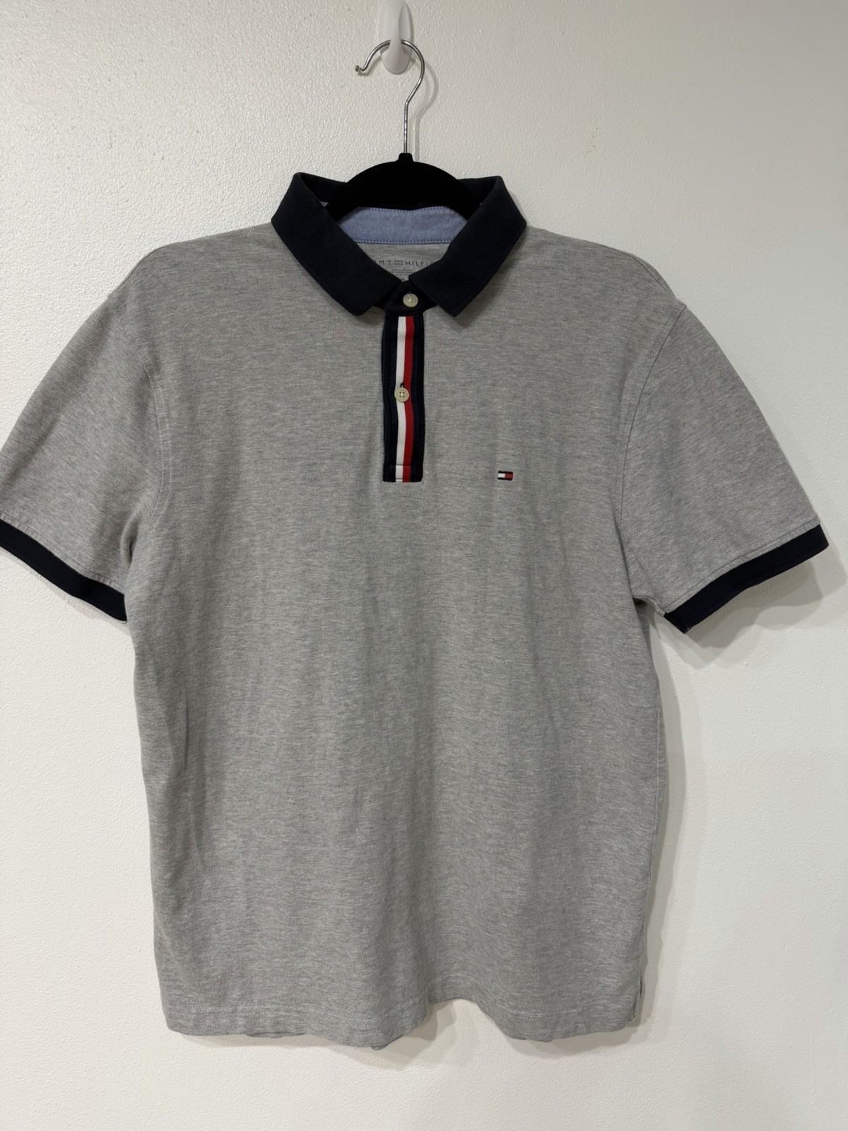Tommy Hilfiger Men\'s Size M Regular Gray Solid Polo Shirt Short Sleeve Stretch Tommy Hilfiger Men\'s Size M Regular Gray Solid Polo Shirt Short Sleeve Stretch