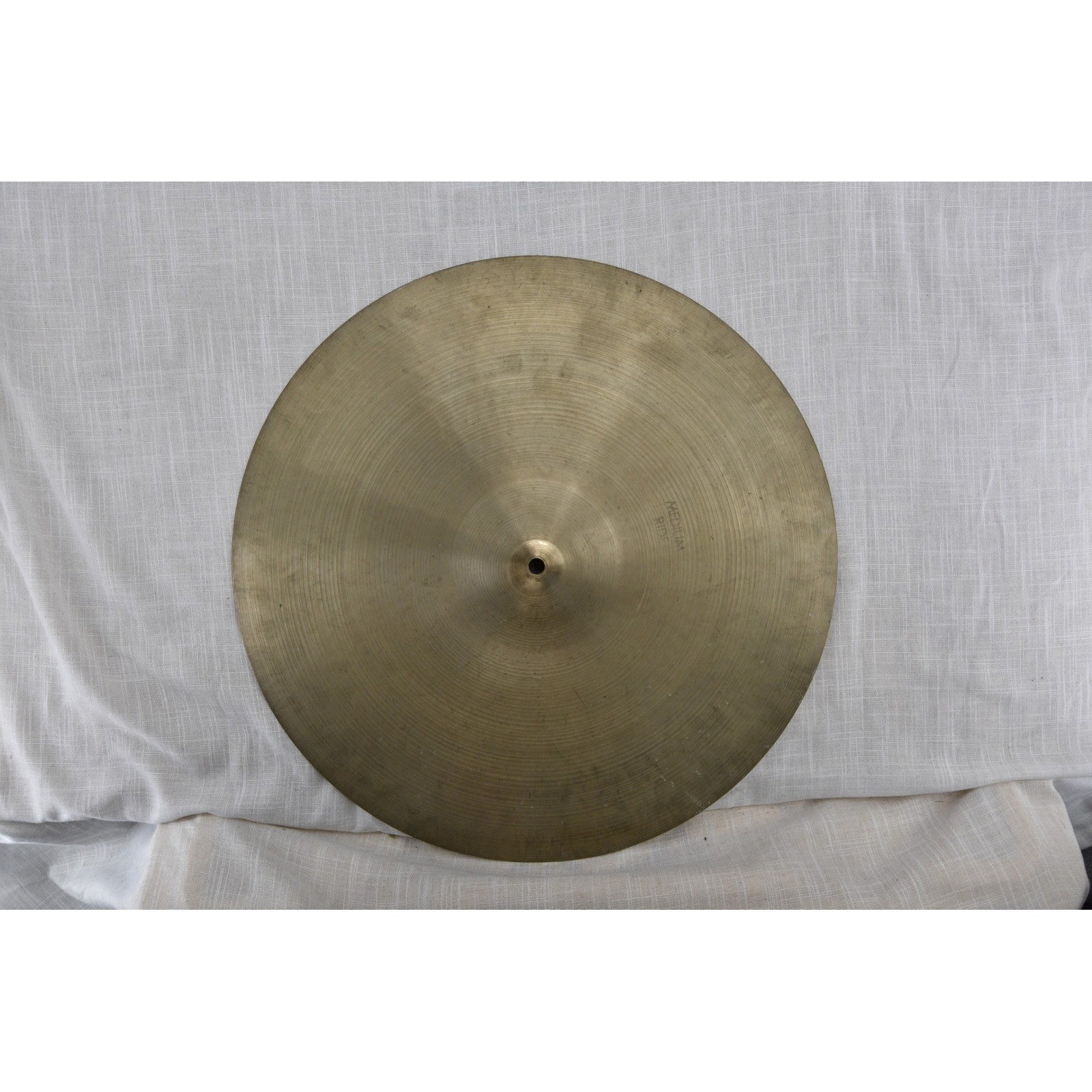 Vintage 1970s Avedis Zildjian 20 Inch Medium Ride Cymbal Thin Stamp Made in USA Vintage 1970s Avedis Zildjian 20 Inch Medium Ride Cymbal Thin Stamp Made in USA