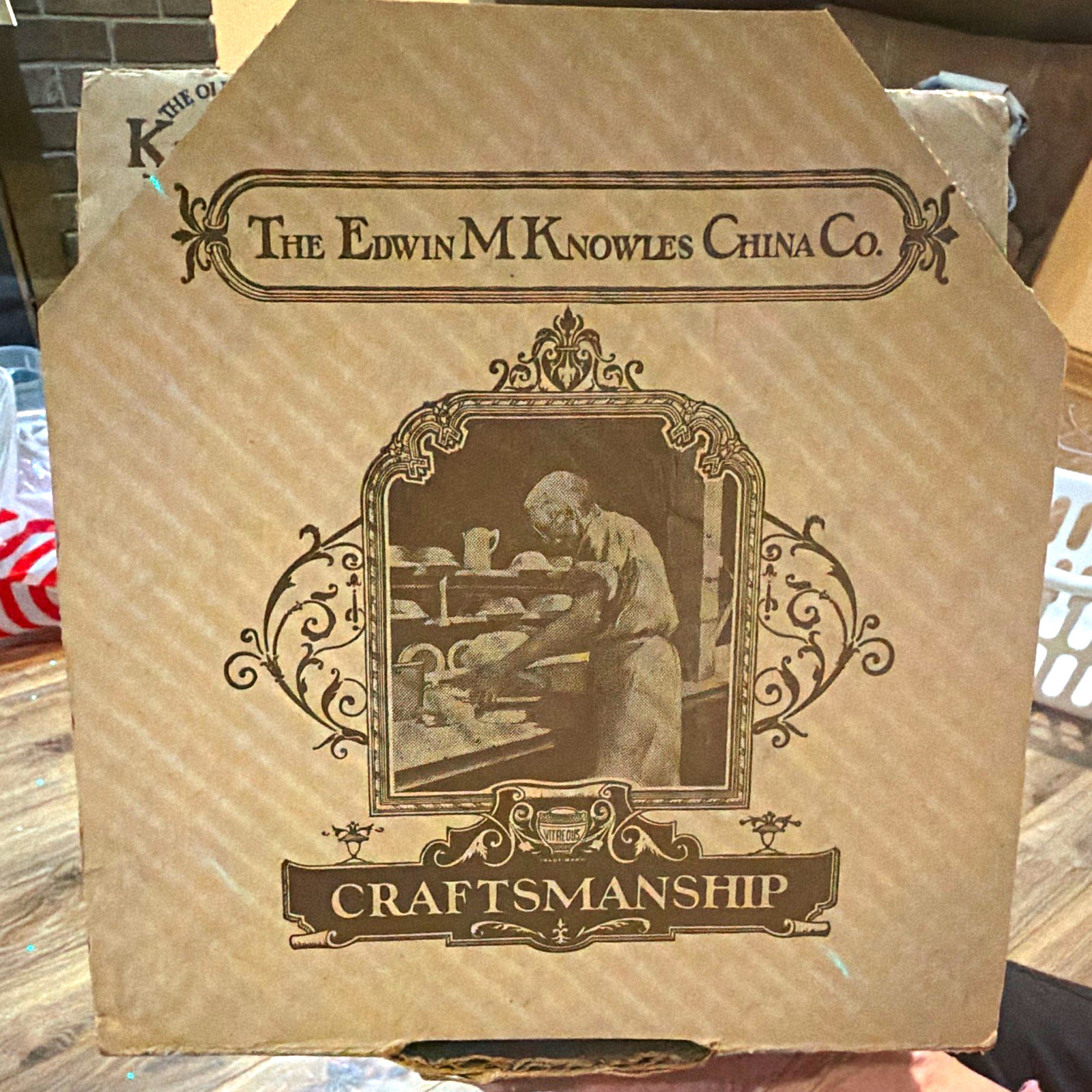 The Edwin M. Knowles China Co. Craftsmanship Porcelain Collector Plate, USA The Edwin M. Knowles China Co. Craftsmanship Porcelain Collector Plate, USA