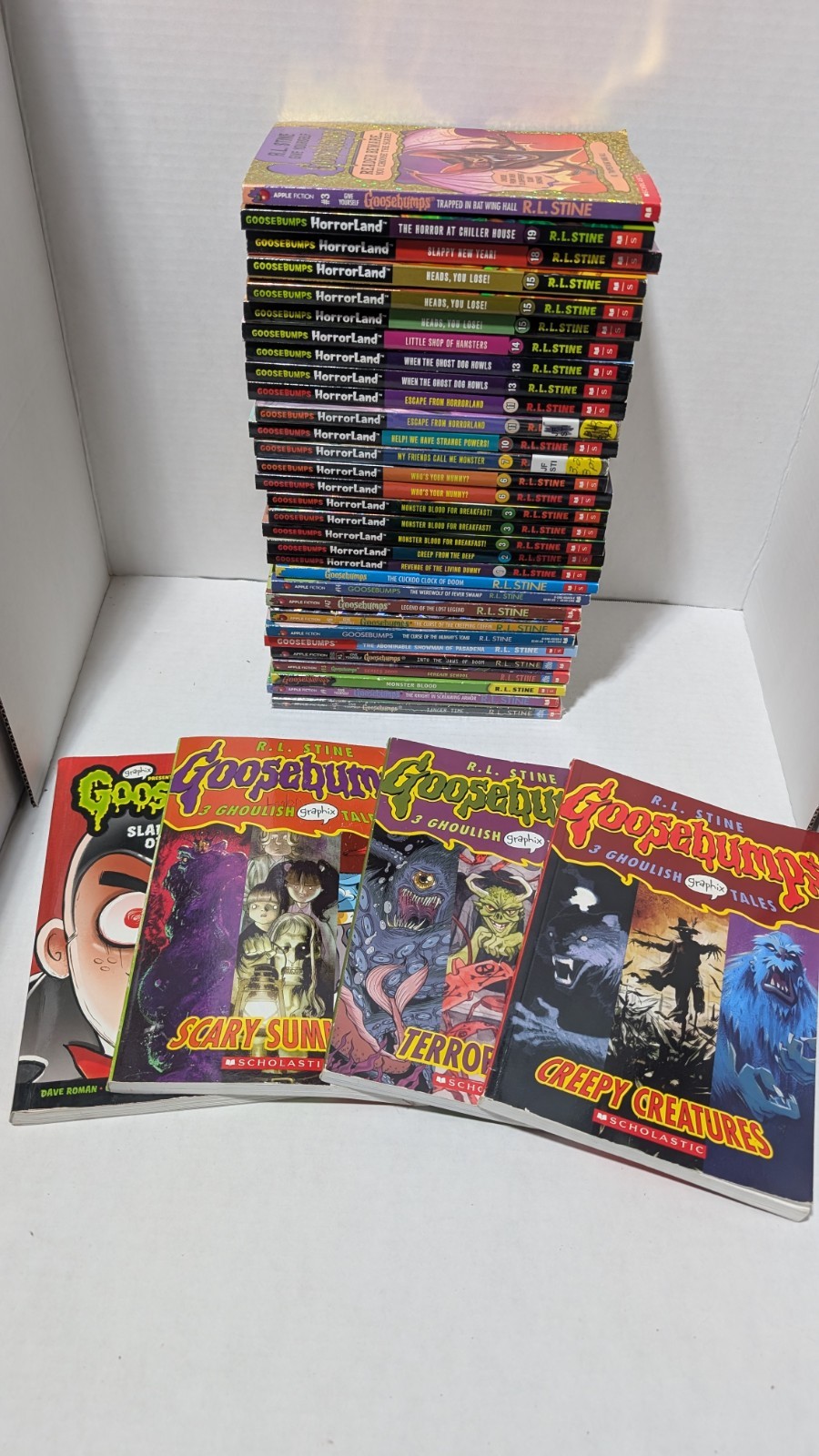 Mixed Lot Goosebumps 35 Books Near Complete Set Horrorland R.L. Stine Graphic... Mixed Lot Goosebumps 35 Books Near Complete Set Horrorland R.L. Stine Graphic...