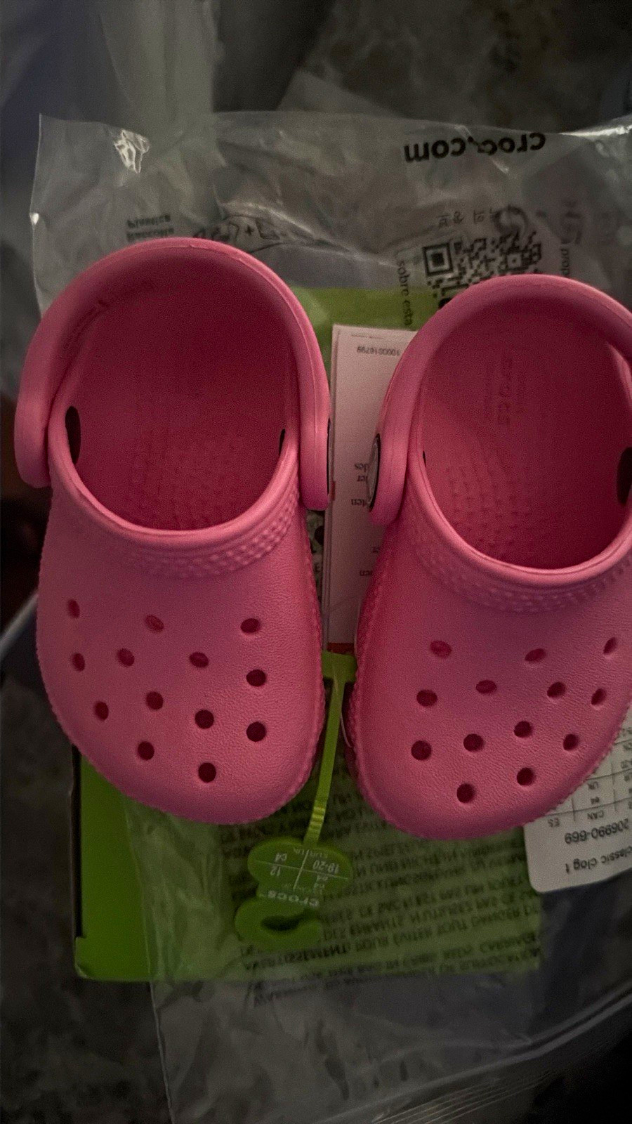 Crocs Classic Pink Unisex Kids Clog Slip On Rubber Upper US Size 4C New Crocs Classic Pink Unisex Kids Clog Slip On Rubber Upper US Size 4C New