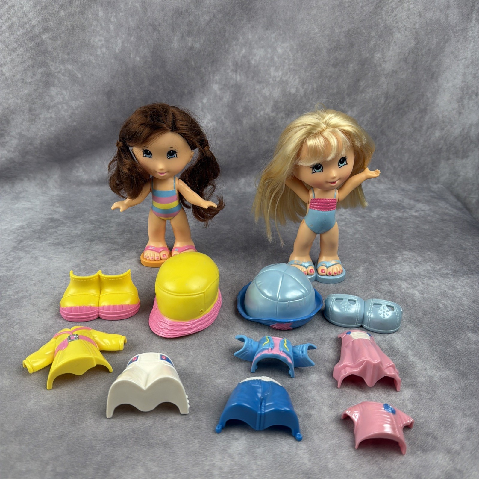 2005 Fisher Price Snap n Style 2 Dolls Clothes Shoes Hats 14 Piece Lot Mattel