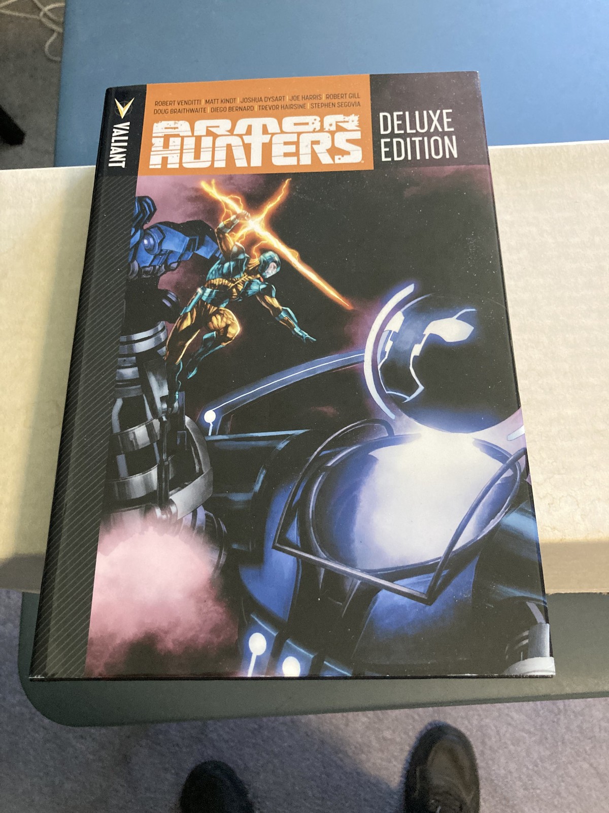 VALIANT DELUXE EDITION ARMOR HUNTERS, VALIANT, GREAT CONDITION VALIANT DELUXE EDITION ARMOR HUNTERS, VALIANT, GREAT CONDITION