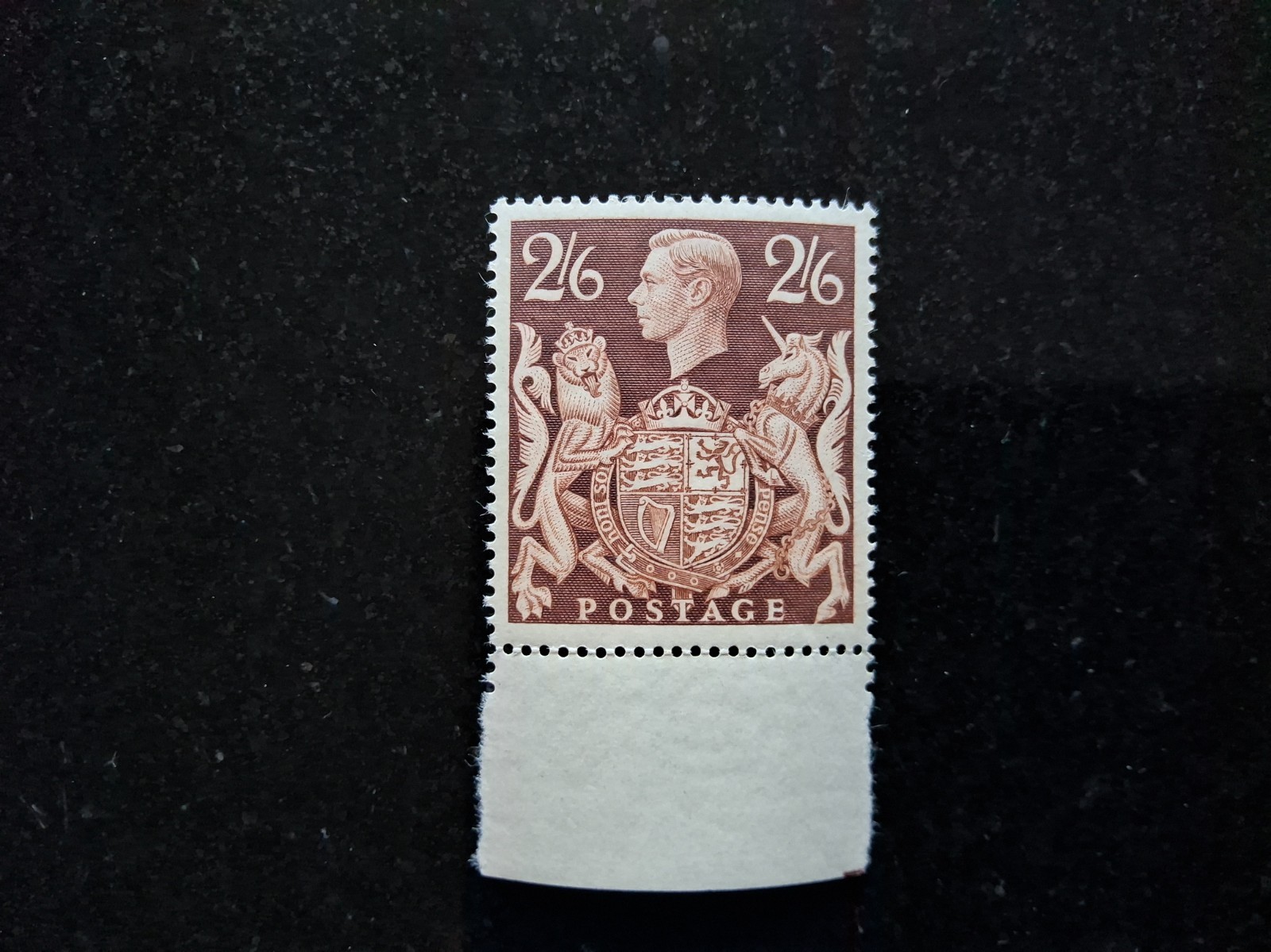 GB KGV 1  SG 476  2/6  BROWN STAMP WITH BORDER,  MNH ,FULL GUM.