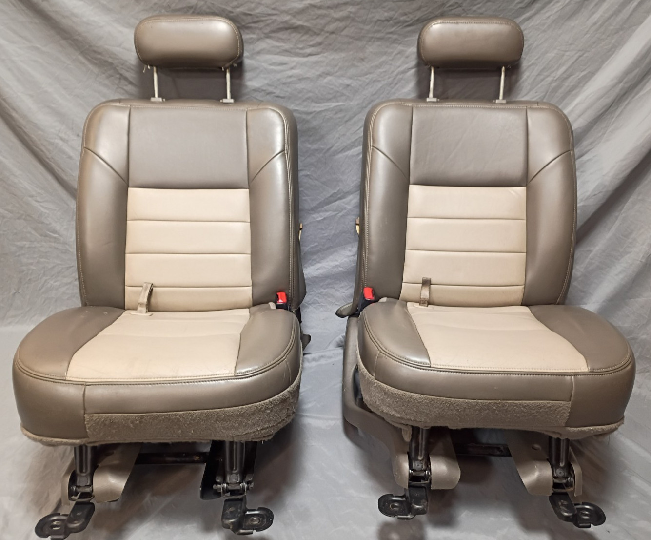 02-04 Ford Excursion Eddie Bauer 2nd Row Captain Bucket Seats LH RH Tan Gray OEM