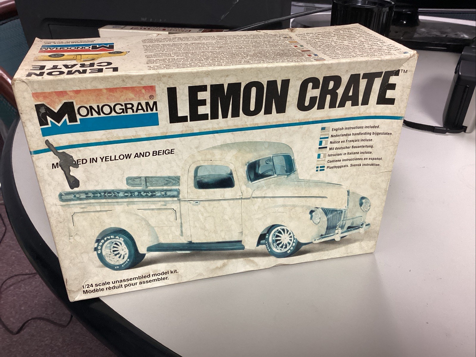 Lemon Crate Custom Pickup Truck Vintage Model Kit Monogram 1/24th Scale Complete Lemon Crate Custom Pickup Truck Vintage Model Kit Monogram 1/24th Scale Complete