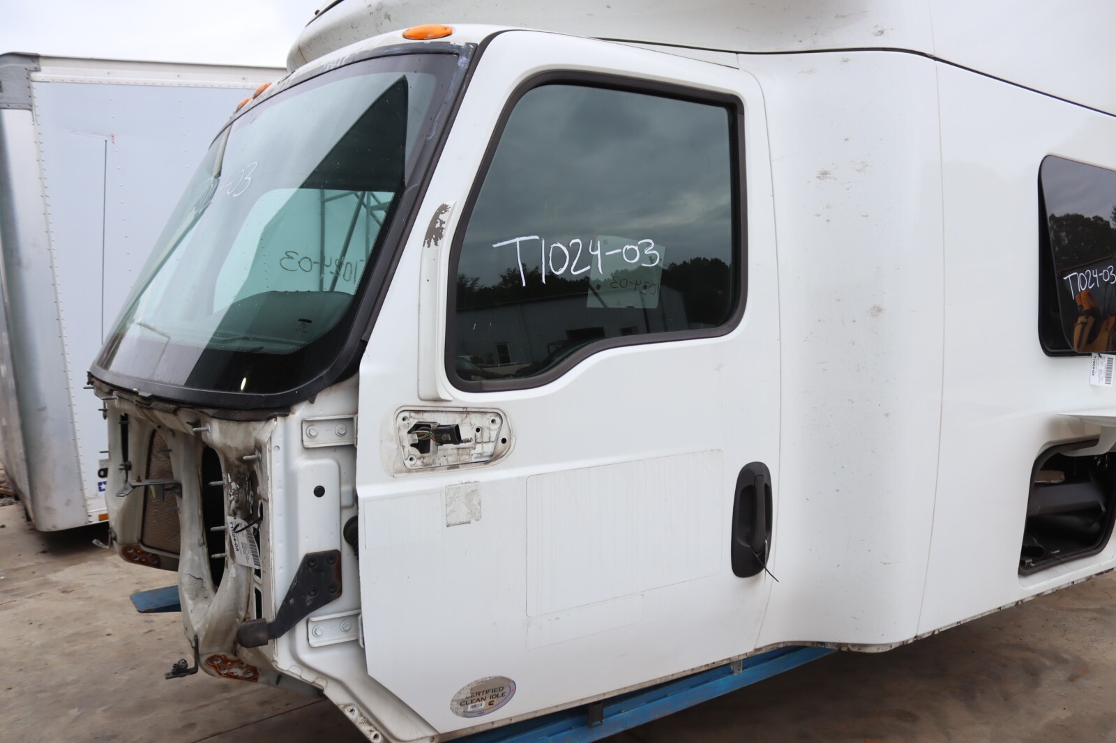 2017-2024 INTERNATIONAL LT625 LEFT DRIVER SIDE DOOR W/ GLASS WHITE COMPLETE OEM 2017-2024 INTERNATIONAL LT625 LEFT DRIVER SIDE DOOR W/ GLASS WHITE COMPLETE OEM