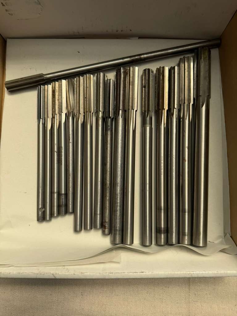 APT Mixed HSS Straight Flute Chucking Reamer Machinist Tool Set Group 17 Pieces APT Mixed HSS Straight Flute Chucking Reamer Machinist Tool Set Group 17 Pieces