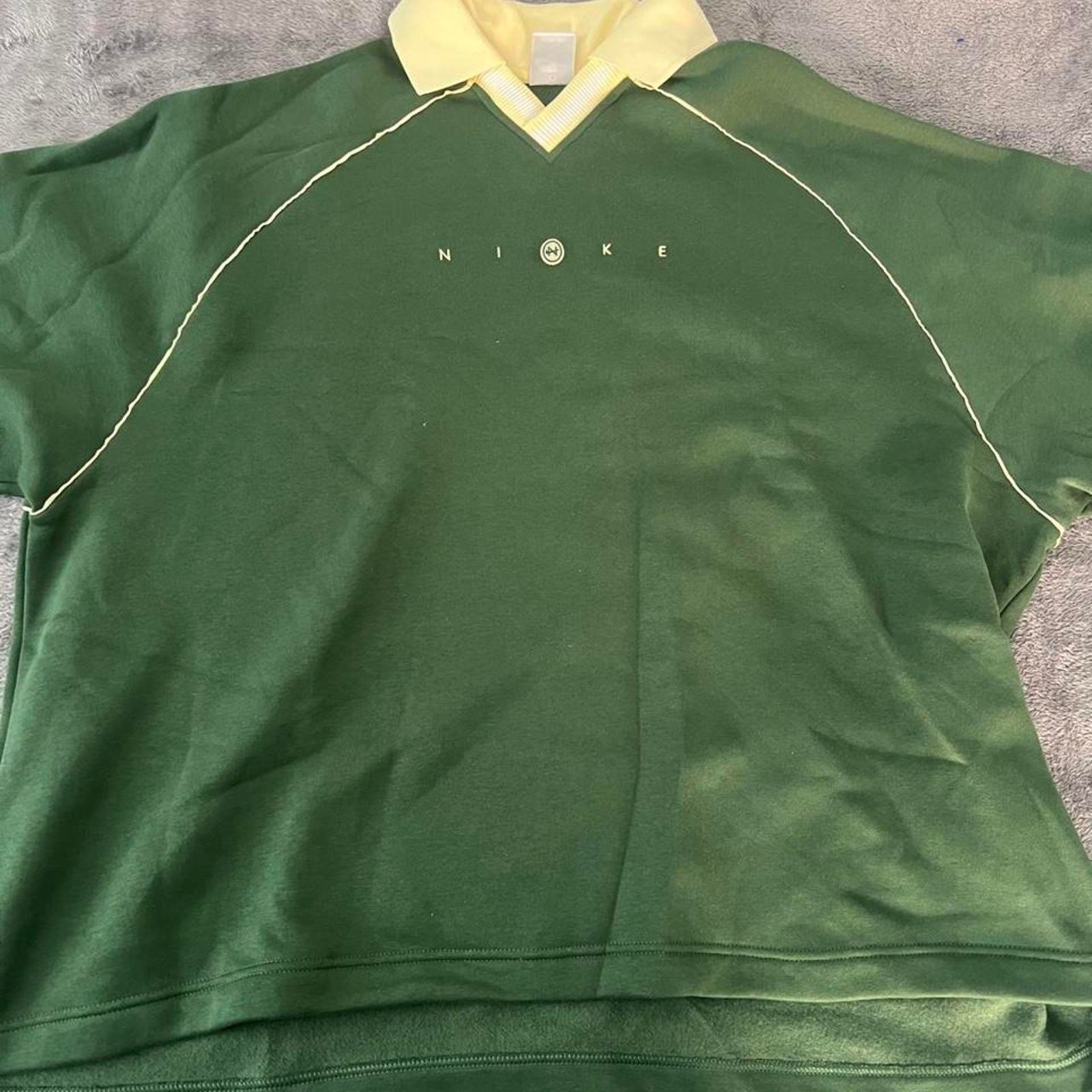 Vintage style nike forest green pullover Vintage style nike forest green pullover