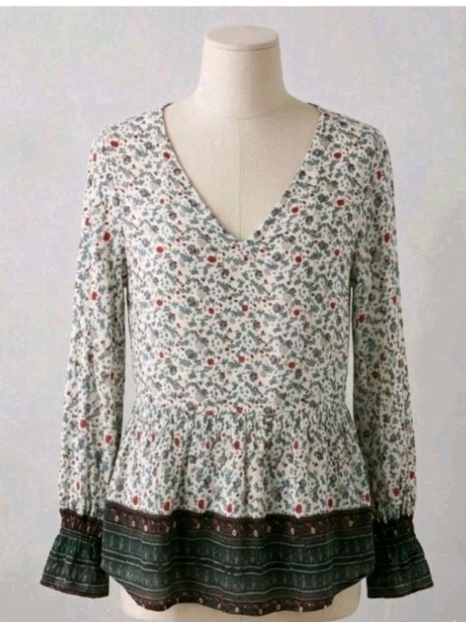 Weekend by Suzanne Betro Shirt NWT Large Floral Peplum Blouse V-Neck MSRP $71 Weekend by Suzanne Betro Shirt NWT Large Floral Peplum Blouse V-Neck MSRP $71
