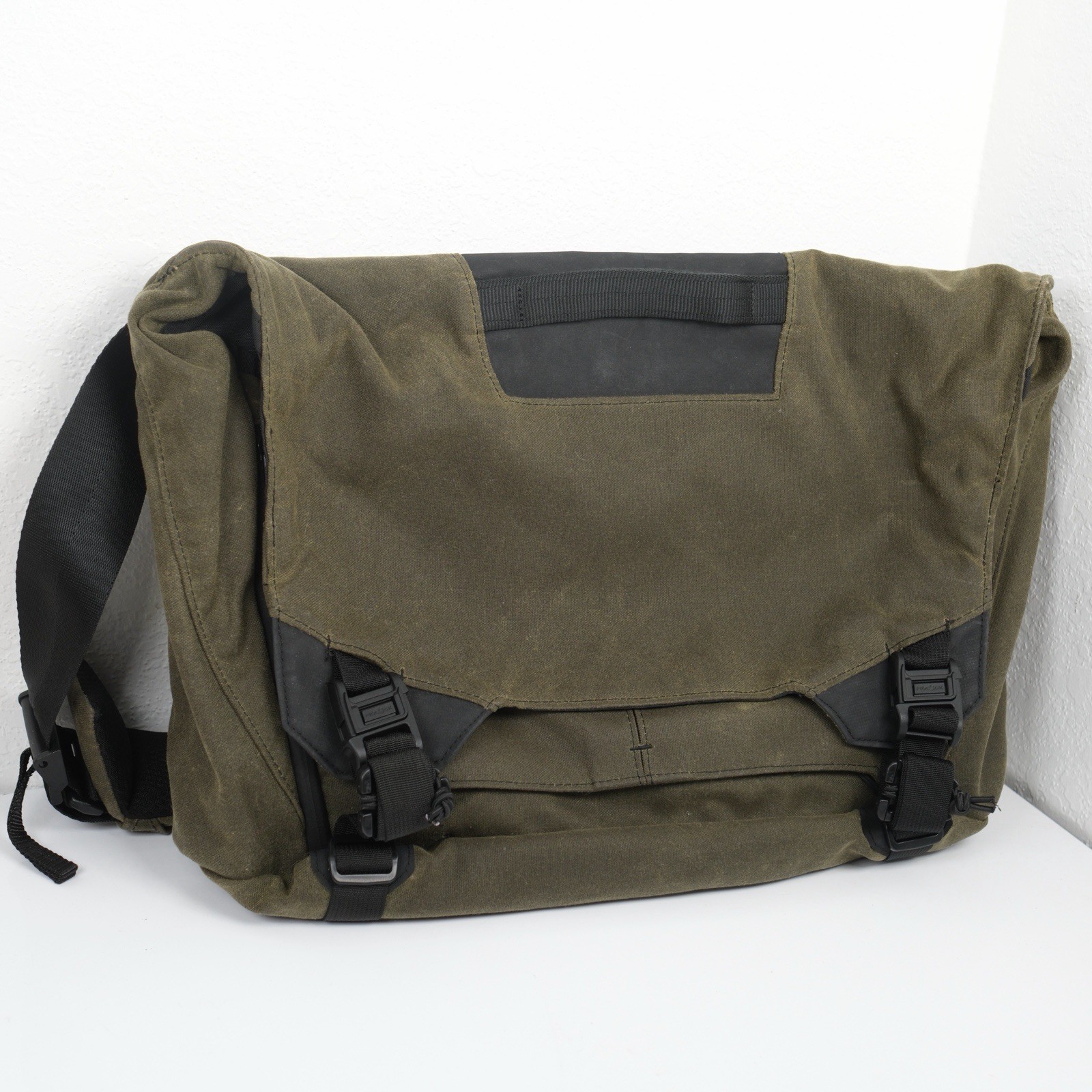TAD Triple Aught Design Parallax Messenger Bag 15L WX Waxed Canvas Olive TAD Triple Aught Design Parallax Messenger Bag 15L WX Waxed Canvas Olive