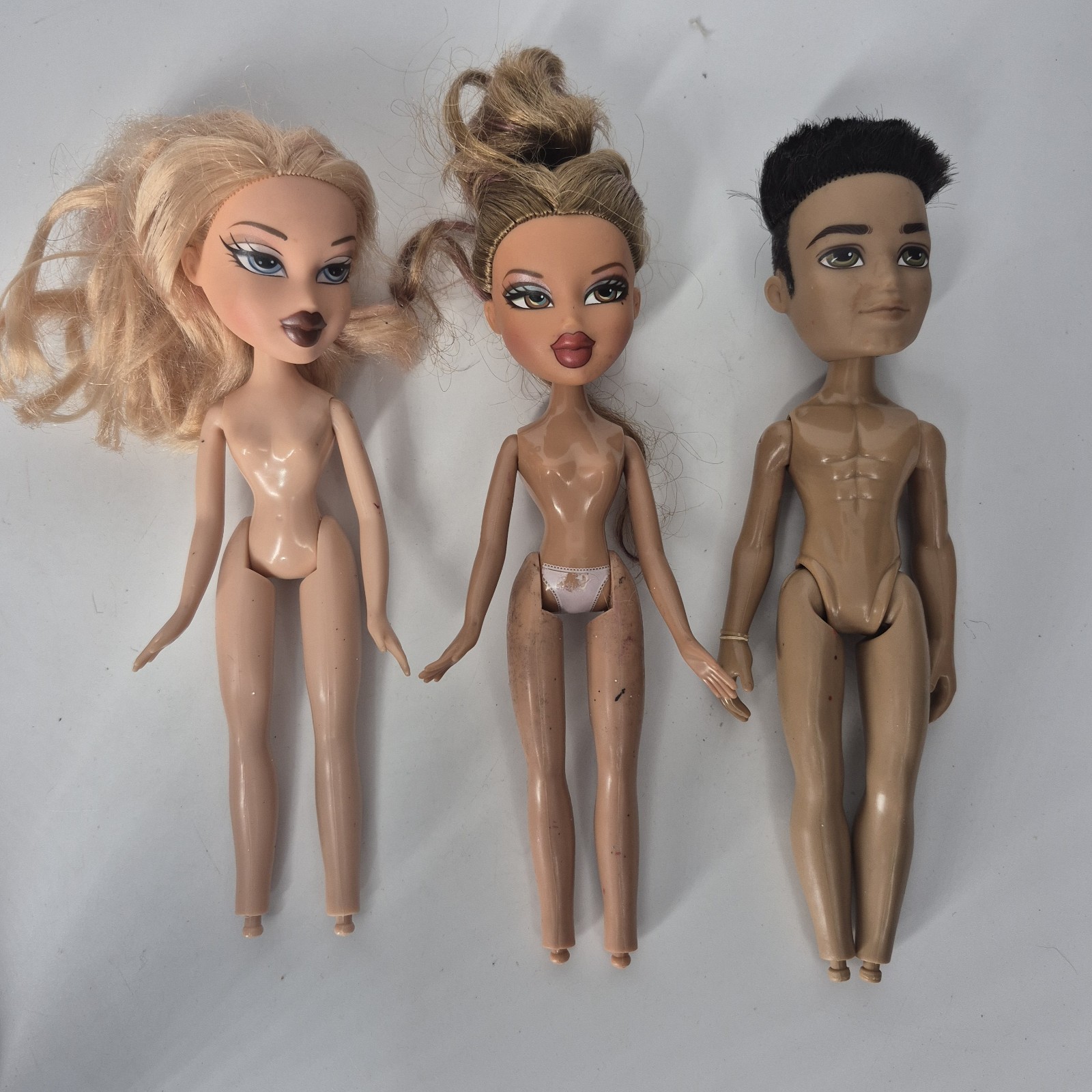 READ Bratz MGA 2001 9\ READ Bratz MGA 2001 9\