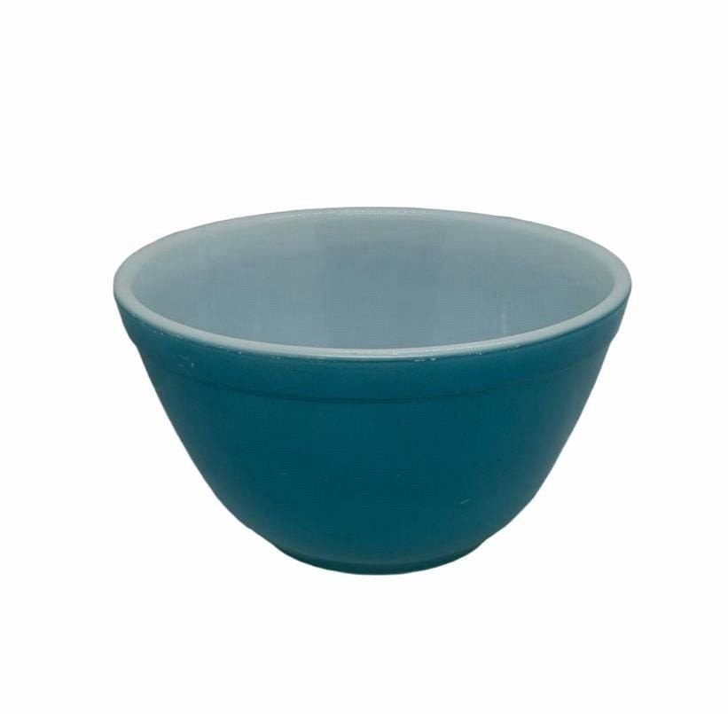 Vintage Pyrex 401 Turquoise Blue Mixing Bowl 1.5 Pint Mid-Century Modern Vintage Pyrex 401 Turquoise Blue Mixing Bowl 1.5 Pint Mid-Century Modern