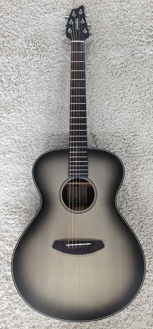 Breedlove Discovery S Concert Satin Spruce-Mahogany HB Guitar in Ghost Burst