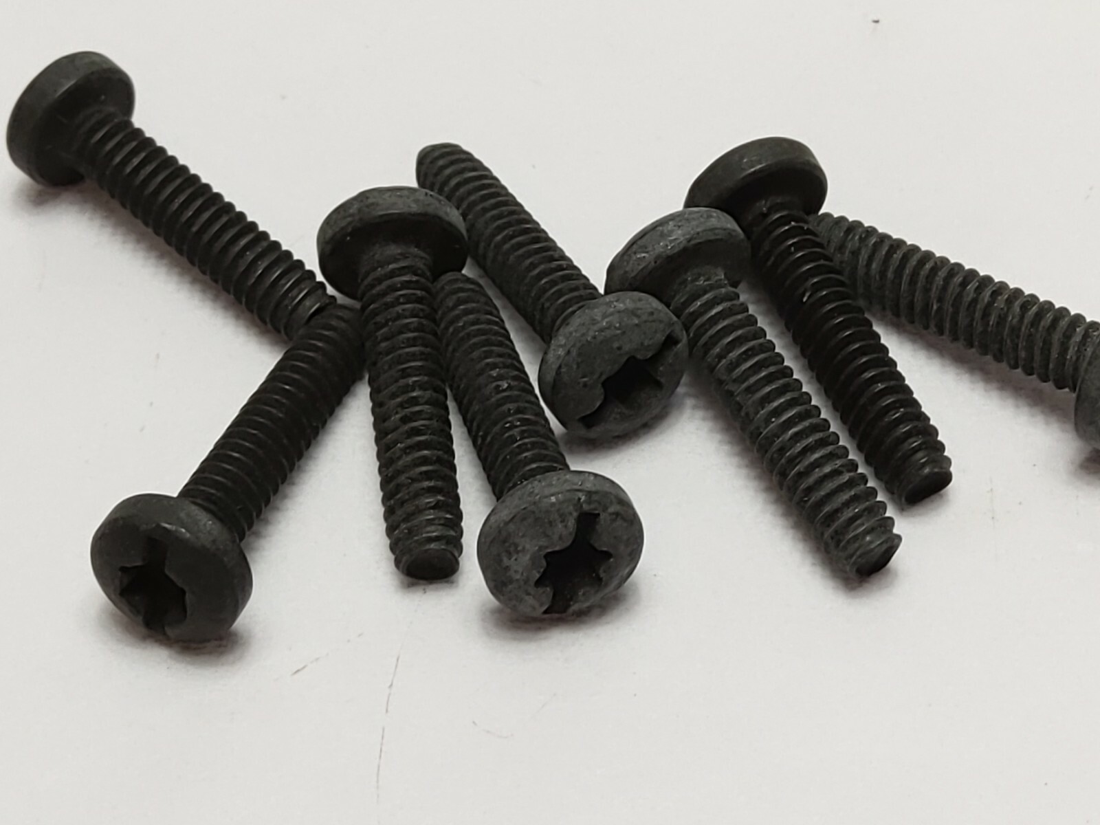 LOT OF 8 JENNY AIR COMPRESSOR SCREWS 625646 (NOS) LOT OF 8 JENNY AIR COMPRESSOR SCREWS 625646 (NOS)