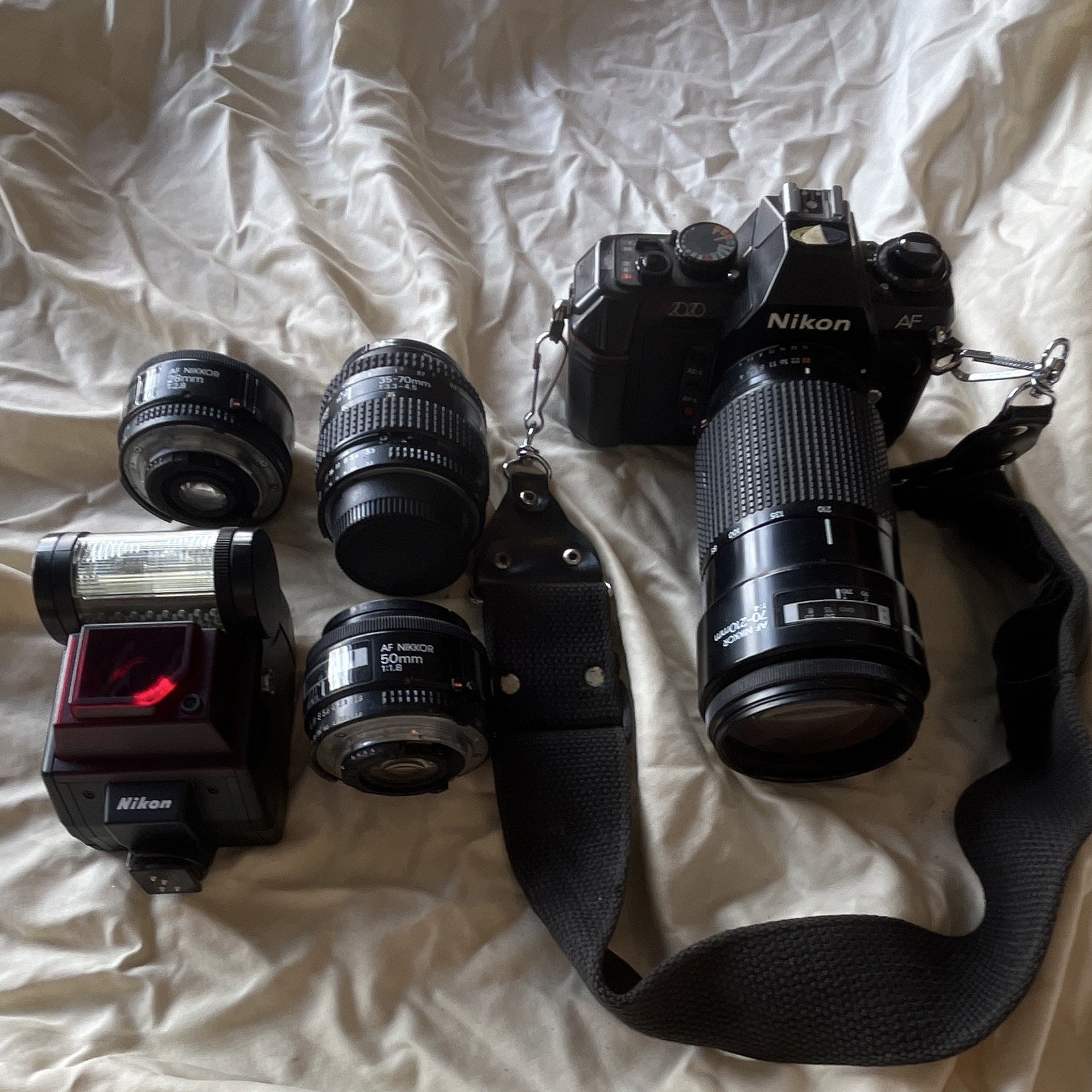 Nikon F-401 35mm SLR Film Camera Autofocus Auto Exposure Black w/ Lenses & Flash Nikon F-401 35mm SLR Film Camera Autofocus Auto Exposure Black w/ Lenses & Flash