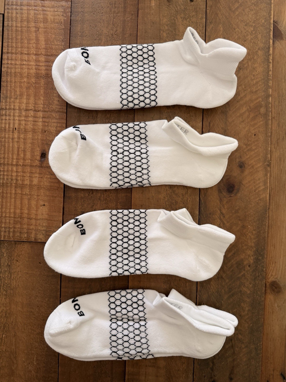 4 Pairs- Bombas Men  WhiteAnkle Socks Size Large 9.5-13