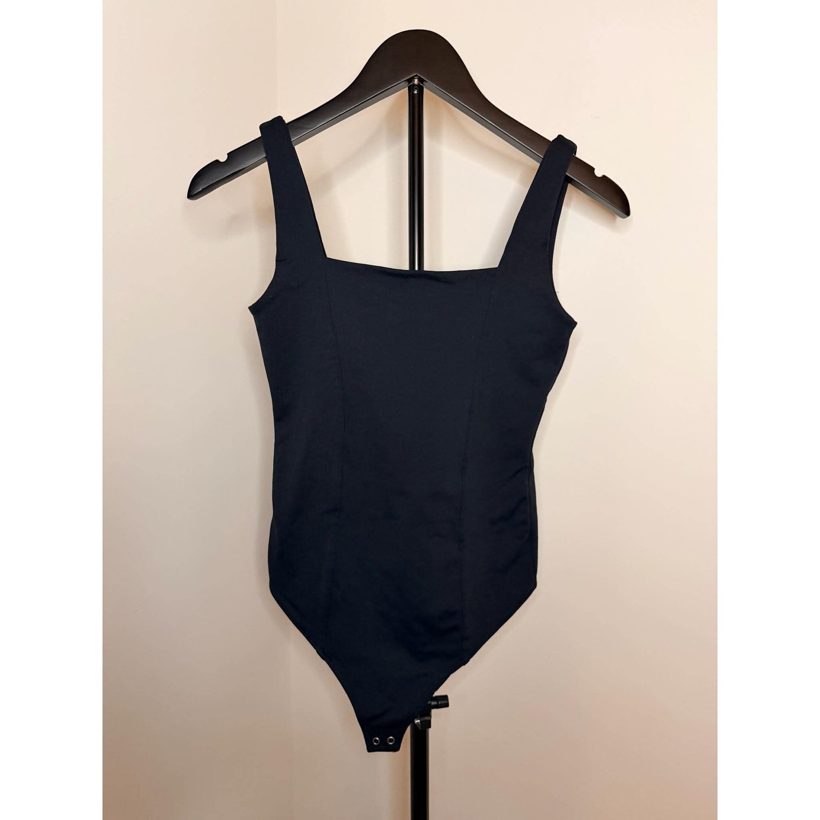 Abercrombie & Fitch Black Square Neck Bodysuit Women’s Small Abercrombie & Fitch Black Square Neck Bodysuit Women’s Small