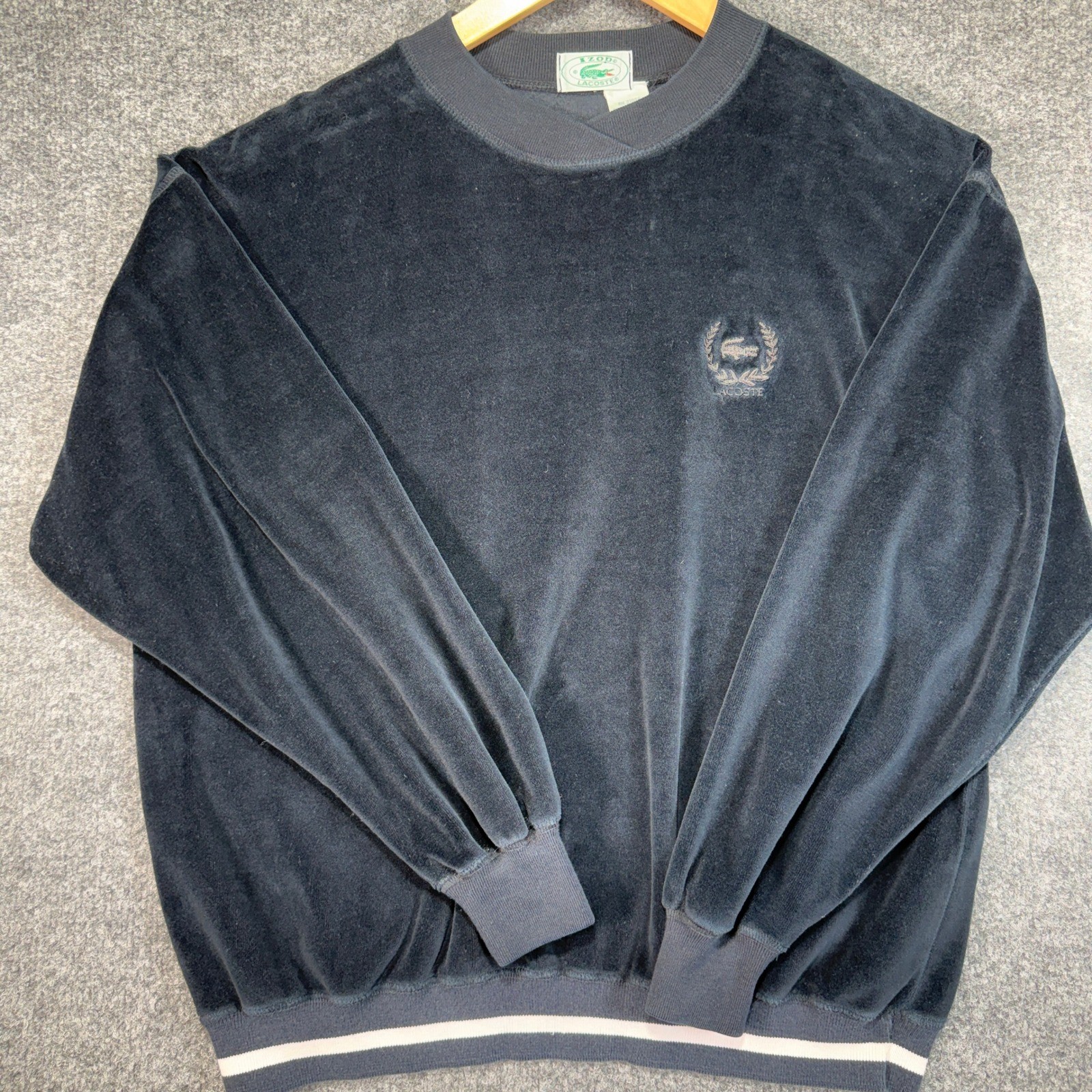 Izod Lacoste Velour Sweatshirt Men XL Navy Blue Crest Logo Pullover Vintage 80s? Izod Lacoste Velour Sweatshirt Men XL Navy Blue Crest Logo Pullover Vintage 80s?