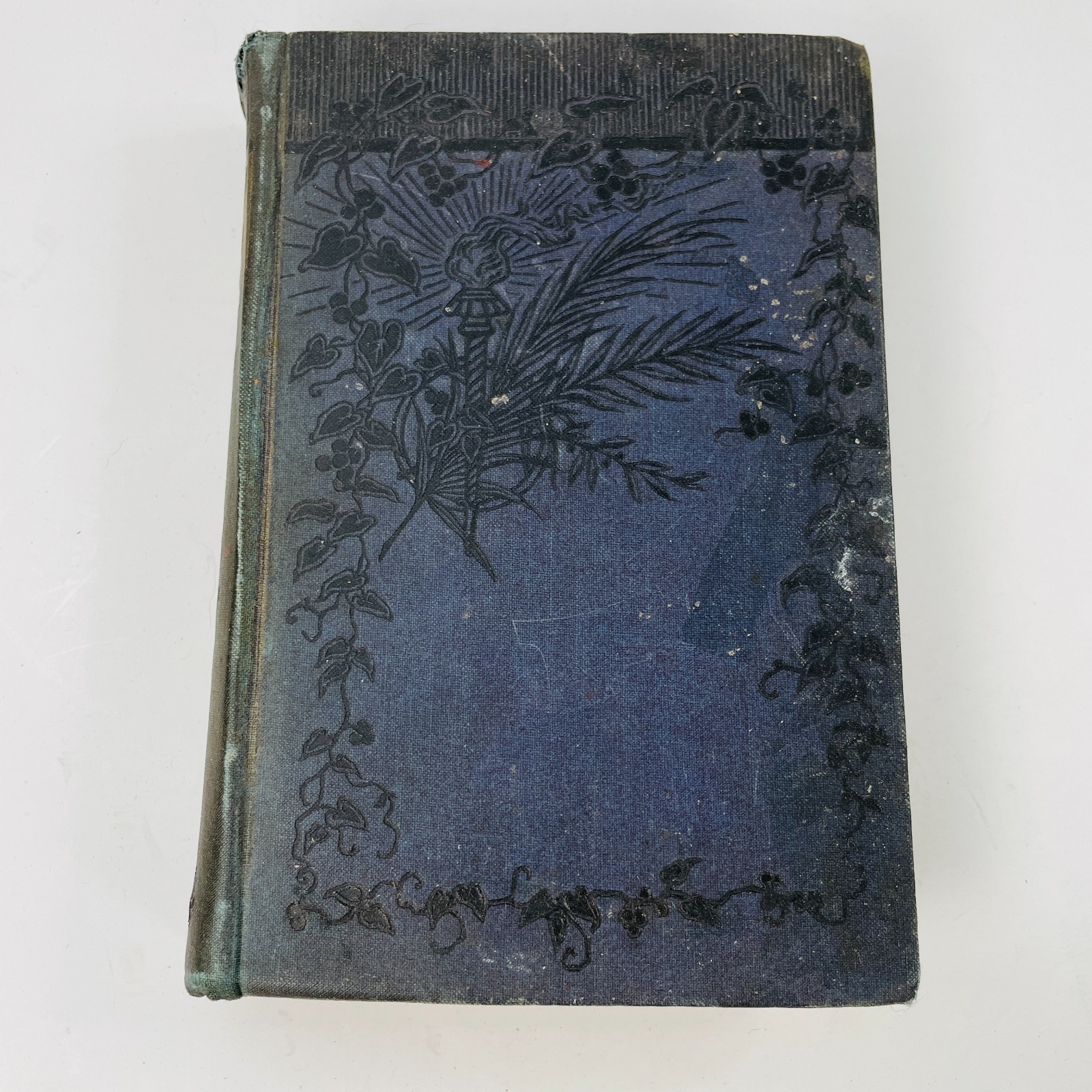 Live & Adventures of Robinson Crusoe Daniel De Foe Antique Book 1890s HC Blue Live & Adventures of Robinson Crusoe Daniel De Foe Antique Book 1890s HC Blue