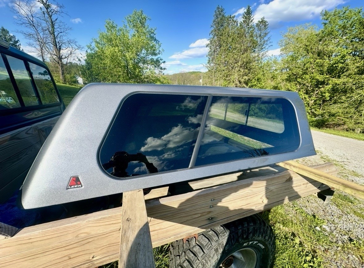 LEER 100XL Truck Cap 2019-2026 GMC Sierra 1500 6.5\' Bed MultiPro Tailgate LEER 100XL Truck Cap 2019-2026 GMC Sierra 1500 6.5\' Bed MultiPro Tailgate