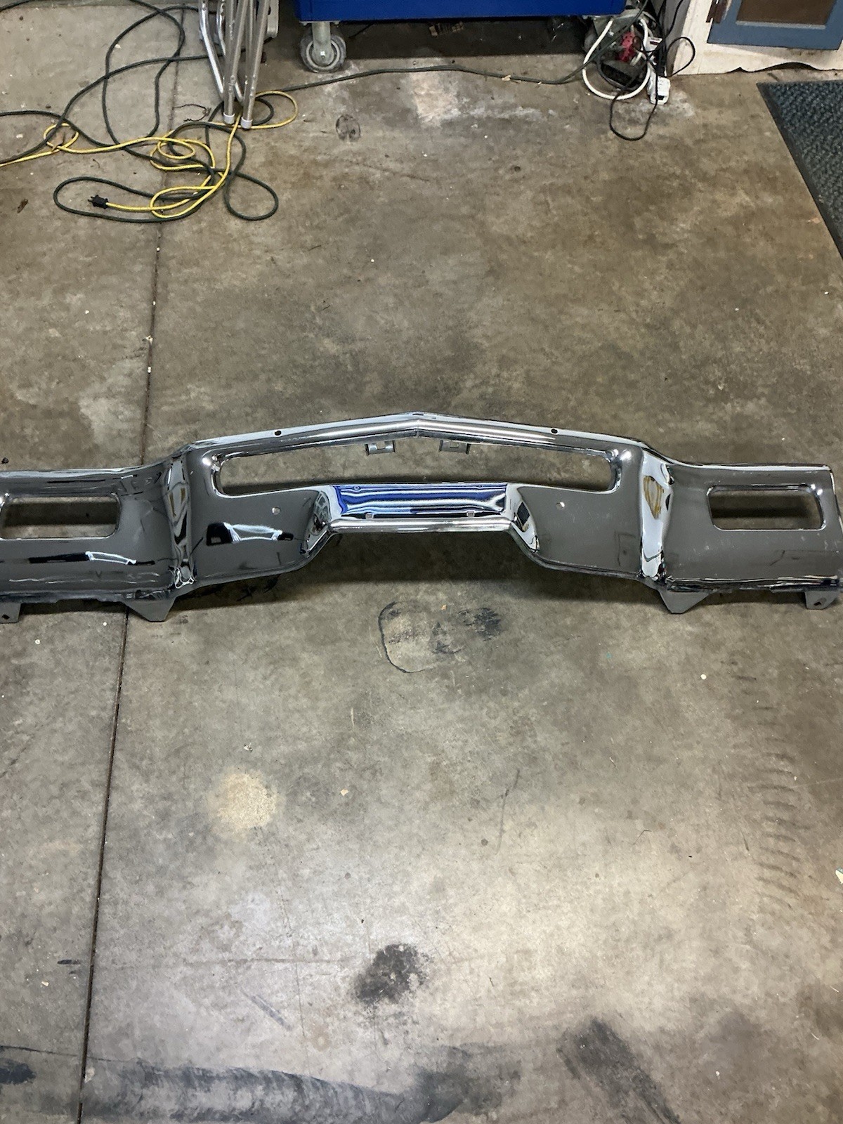 NOS 1970-71 Lincoln Continental Front Bumper D1VY-17757-A NOS 1970-71 Lincoln Continental Front Bumper D1VY-17757-A