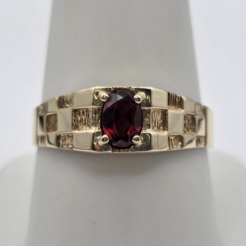 Men\'s VTG Michael Anthony 10K Yellow Gold Oval Garnet Checkerboard Ring Size 10