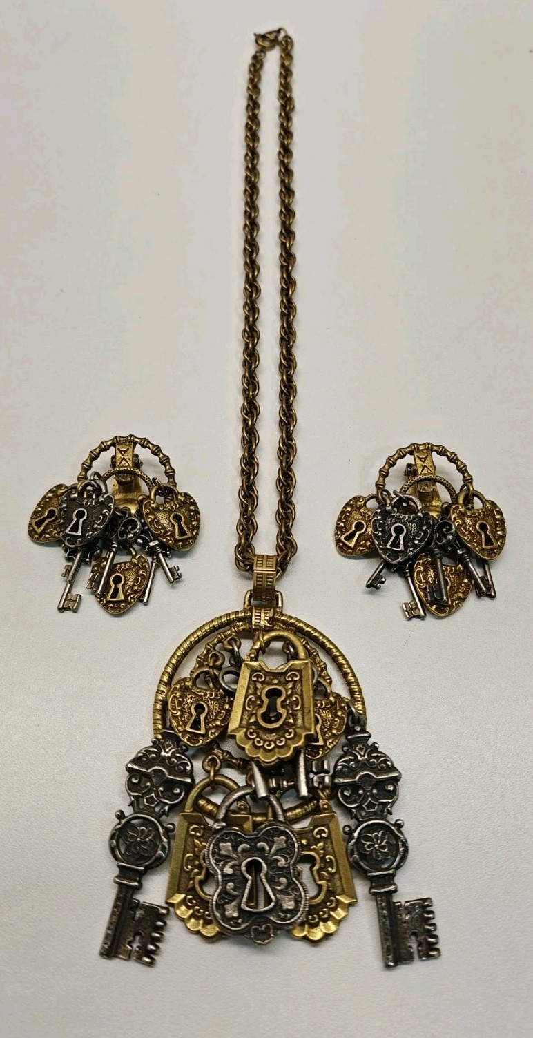 ART Arthur Pepper VINTAGE SIGNED SKELETON KEY LOCK NECKLACE & CLIP-ON EARRINGS ART Arthur Pepper VINTAGE SIGNED SKELETON KEY LOCK NECKLACE & CLIP-ON EARRINGS