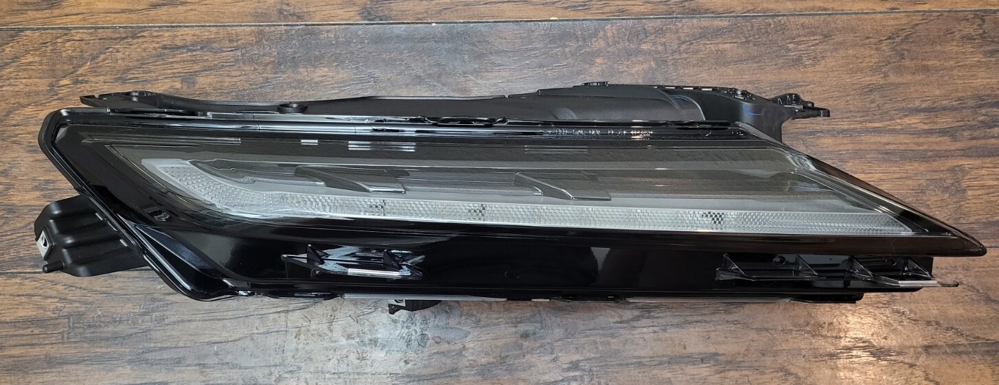 GM OEM 2013-2024 BLAZER Passenger Right Daytime Running Light 87830988 GM OEM 2013-2024 BLAZER Passenger Right Daytime Running Light 87830988