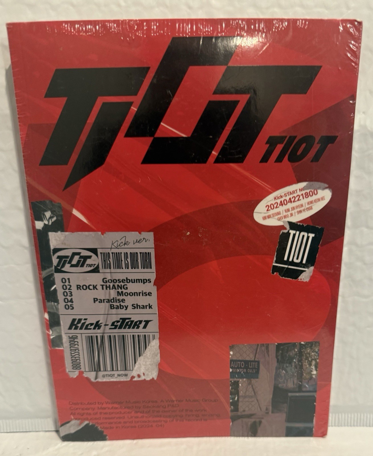 Tiot - Kick-Start -Kick Version incl. 84pg Photobook, incl. Mini-Poster, 2 Photo