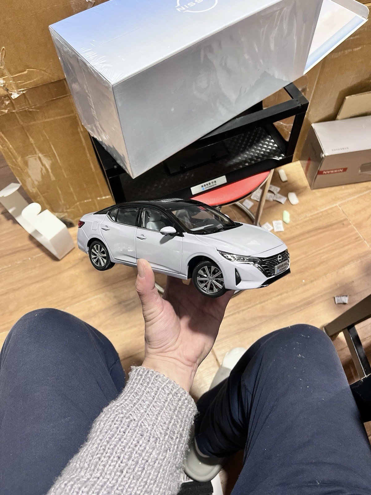 1:18 Scale 2024~2025 Nissan Sentra Sylphy Electric Blue w/ BLK Roof Diecast Car 1:18 Scale 2024~2025 Nissan Sentra Sylphy Electric Blue w/ BLK Roof Diecast Car