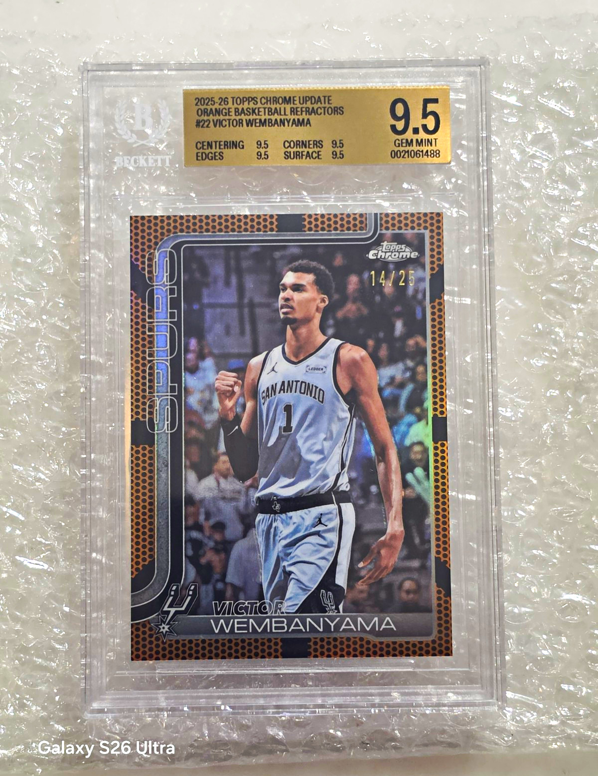 Topps 2025-26 Chrome Victor Wembanyama Spurs #221 Orange Refractor 14/25 Topps 2025-26 Chrome Victor Wembanyama Spurs #221 Orange Refractor 14/25