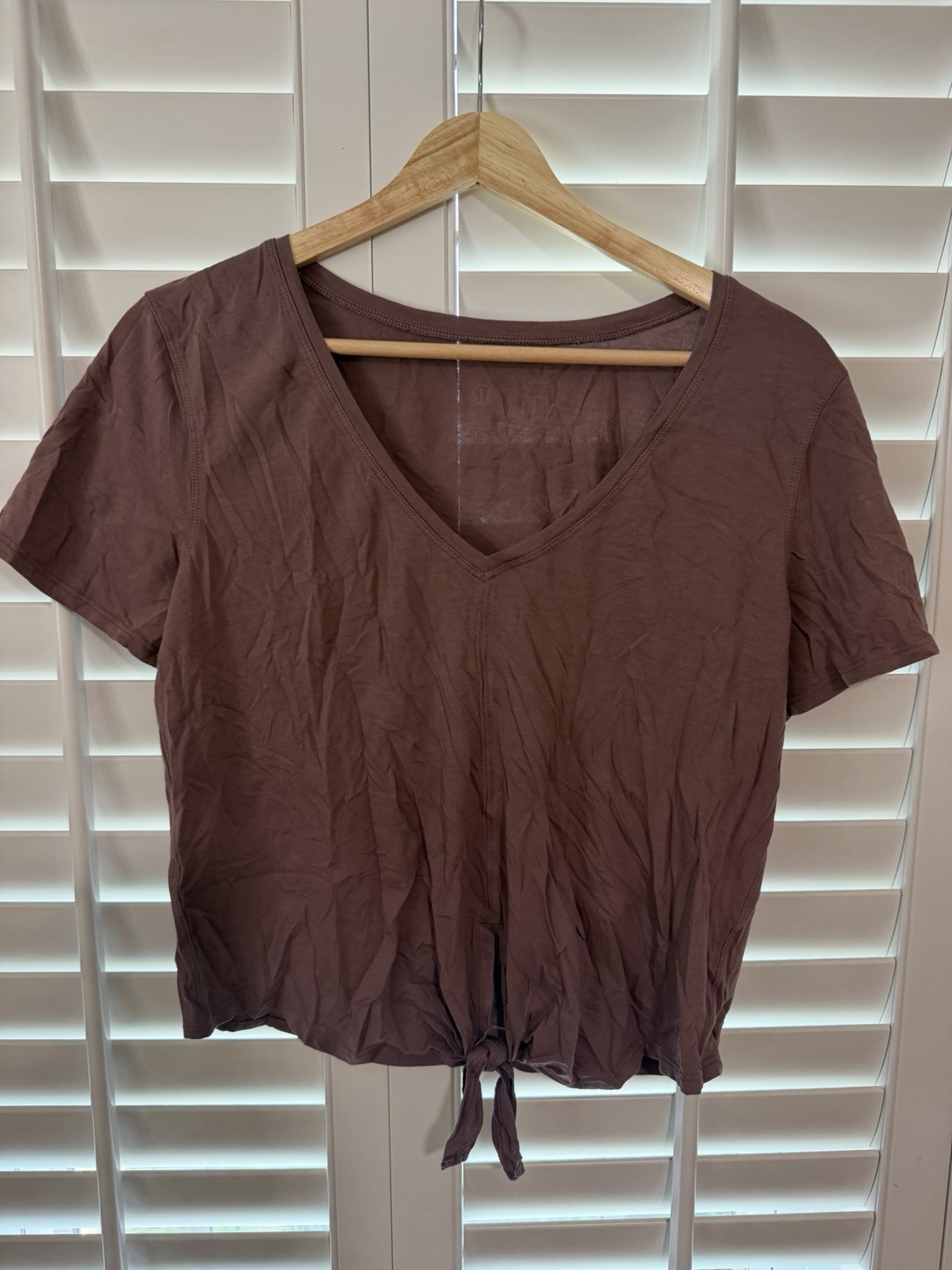 Lululemon Women\'s V-Neck Crop Top Short Sleeve Size Medium