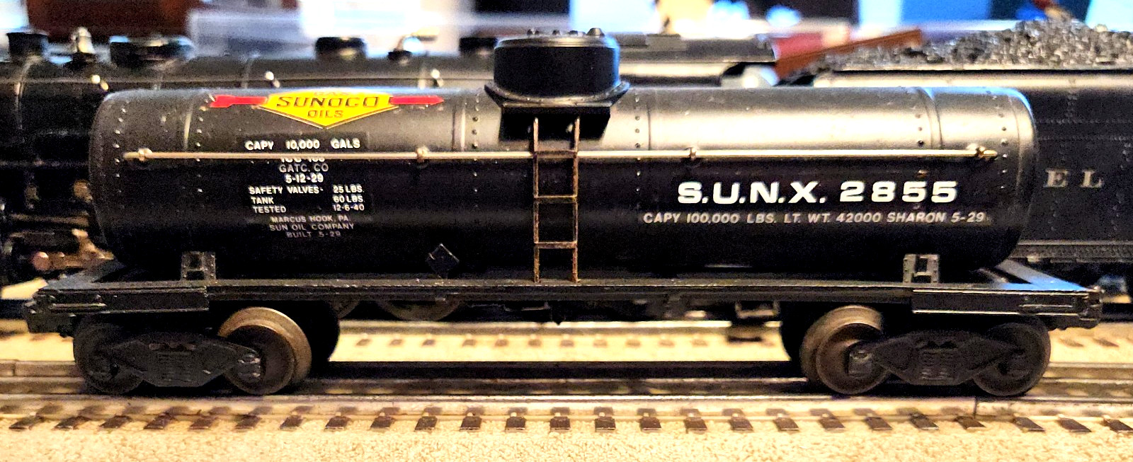 Lionel 2855 SUNOCO Oil Tank Car in good restored condition, LOOKS GREAT Lionel 2855 SUNOCO Oil Tank Car in good restored condition, LOOKS GREAT