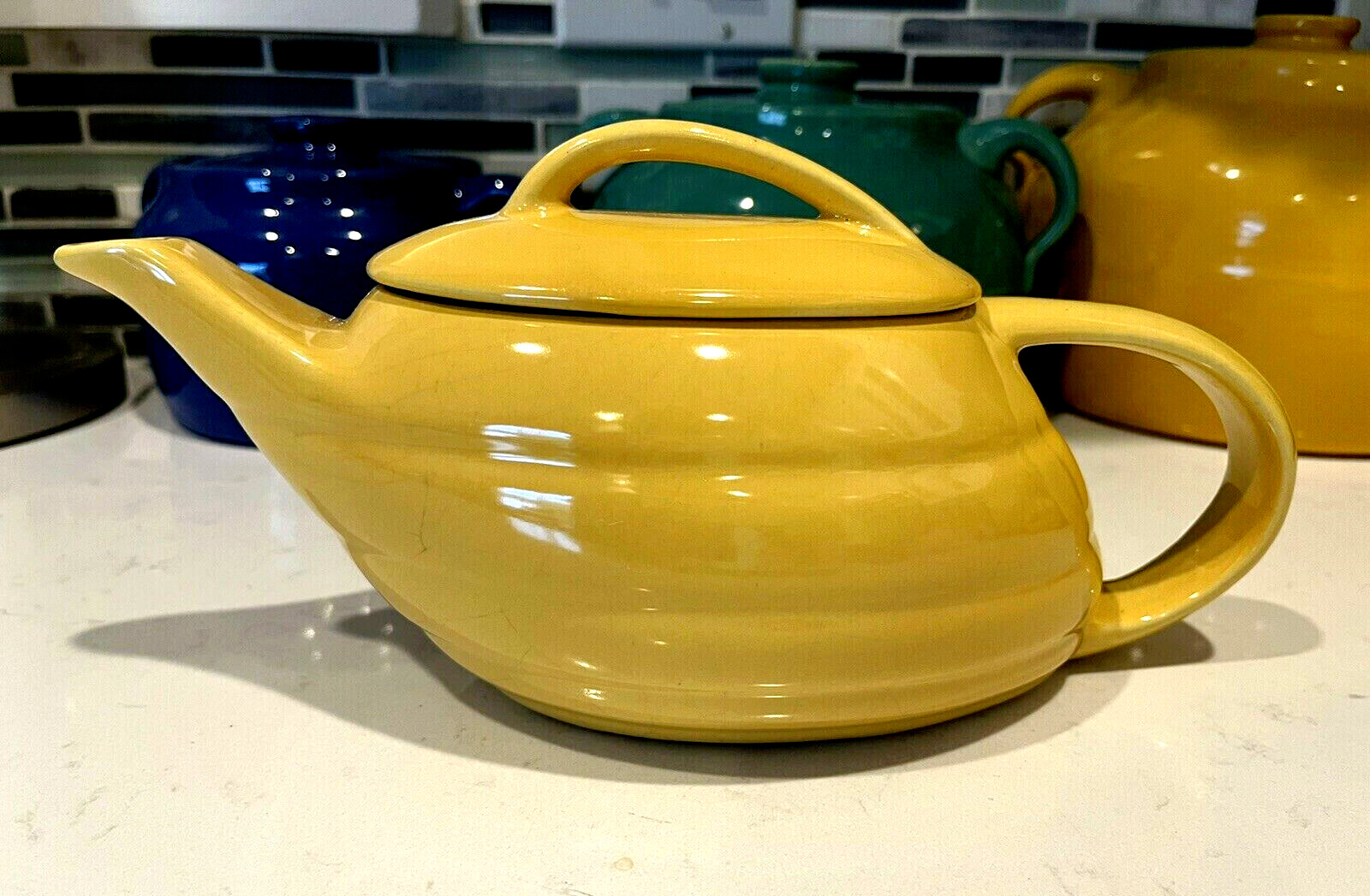 VINTAGE c.1947 BAUER POTTERY GPK YELLOW 4 CUP ALADDIN RING TEAPOT VINTAGE c.1947 BAUER POTTERY GPK YELLOW 4 CUP ALADDIN RING TEAPOT