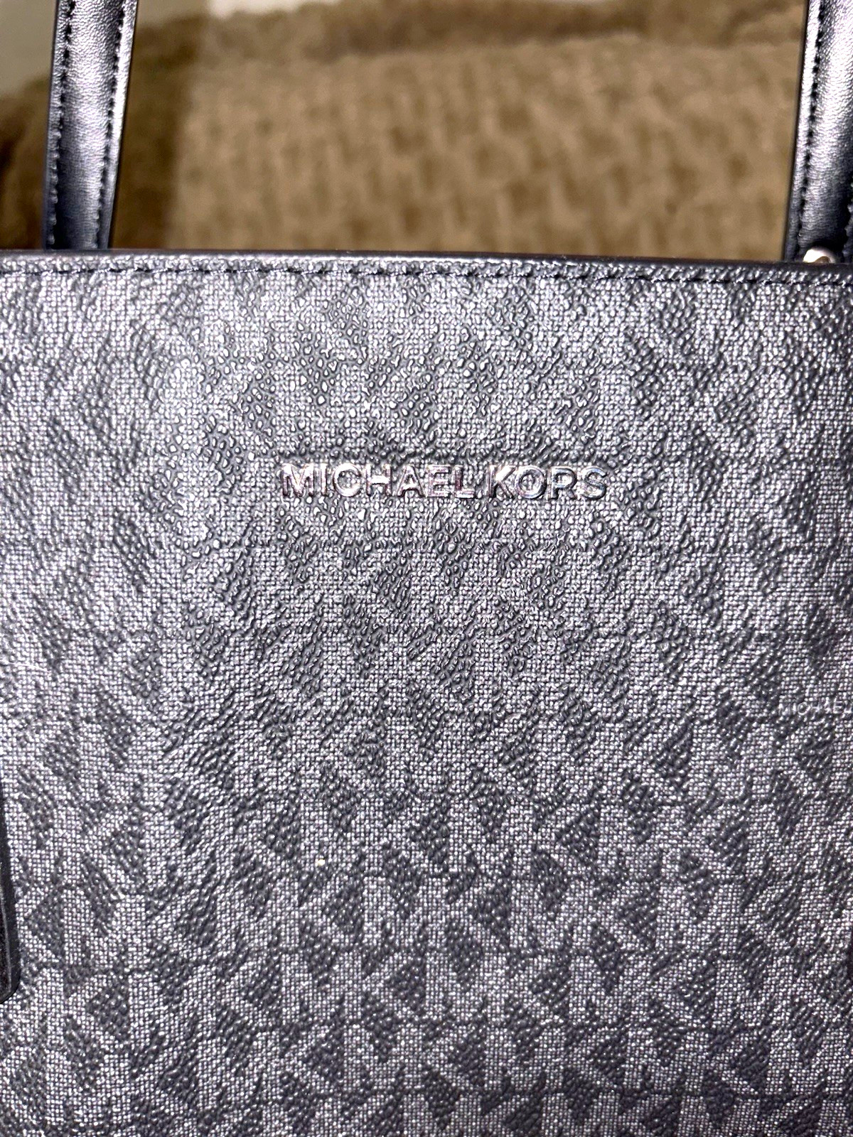 Michael Kors Voyager Large Tote Black/Gray Logo Double Handles Outer Pockets Michael Kors Voyager Large Tote Black/Gray Logo Double Handles Outer Pockets