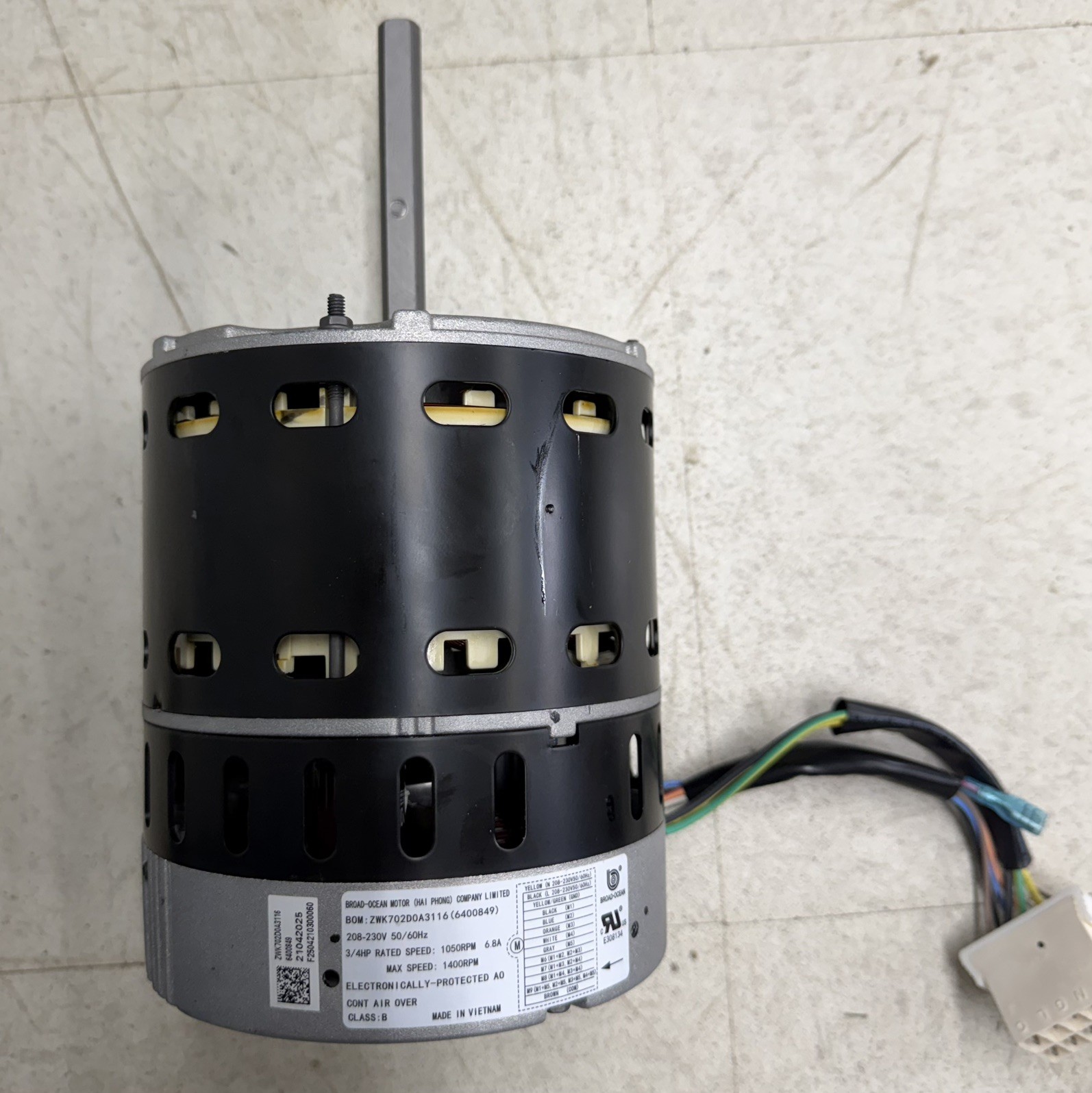 S1-32442400005. York 3/4 hp Blower Motor. Removed from new unit with a bad coil.