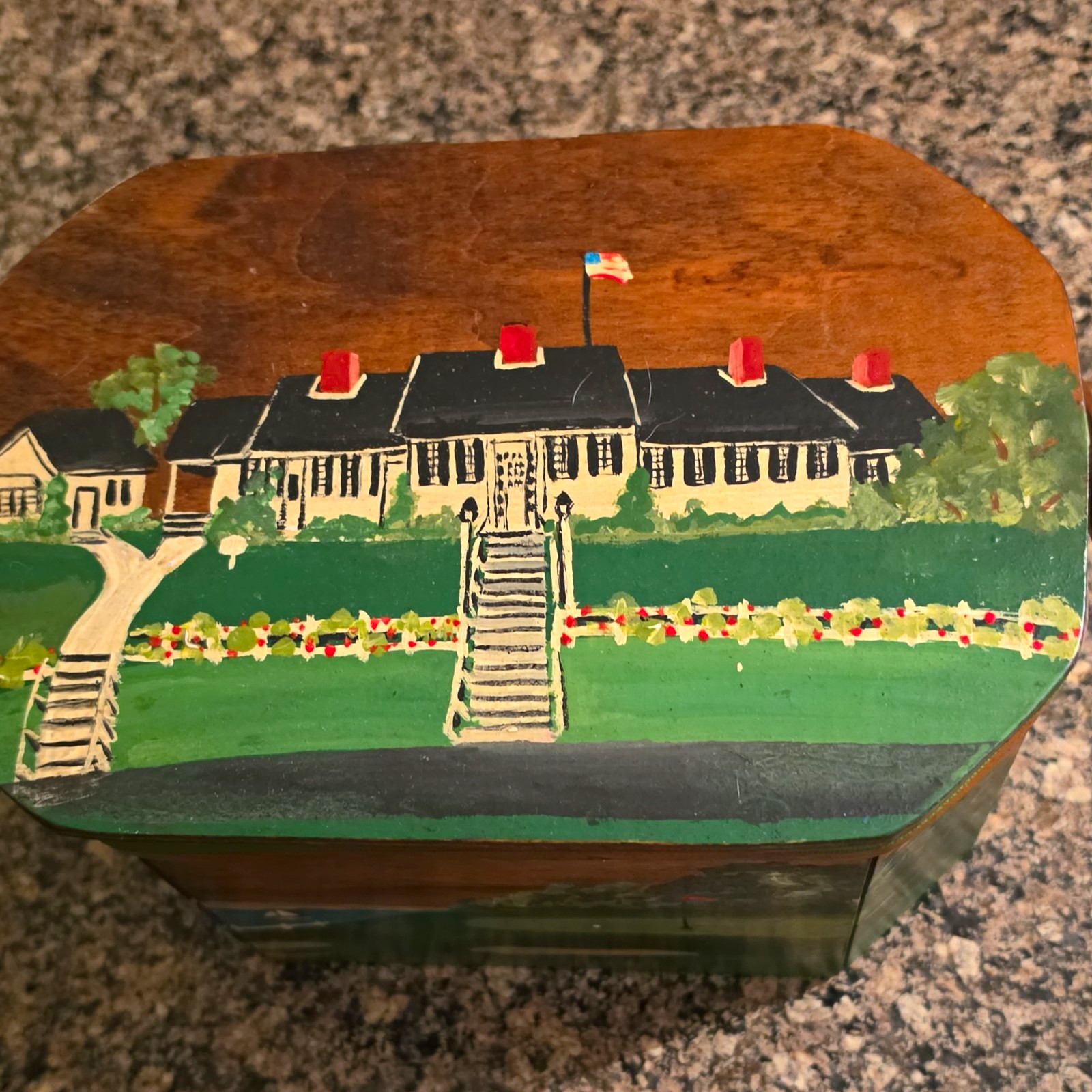 Vintage Hand-Painted Octagonal Wooden Hinged Trinket Box/Purse. Vintage Hand-Painted Octagonal Wooden Hinged Trinket Box/Purse.